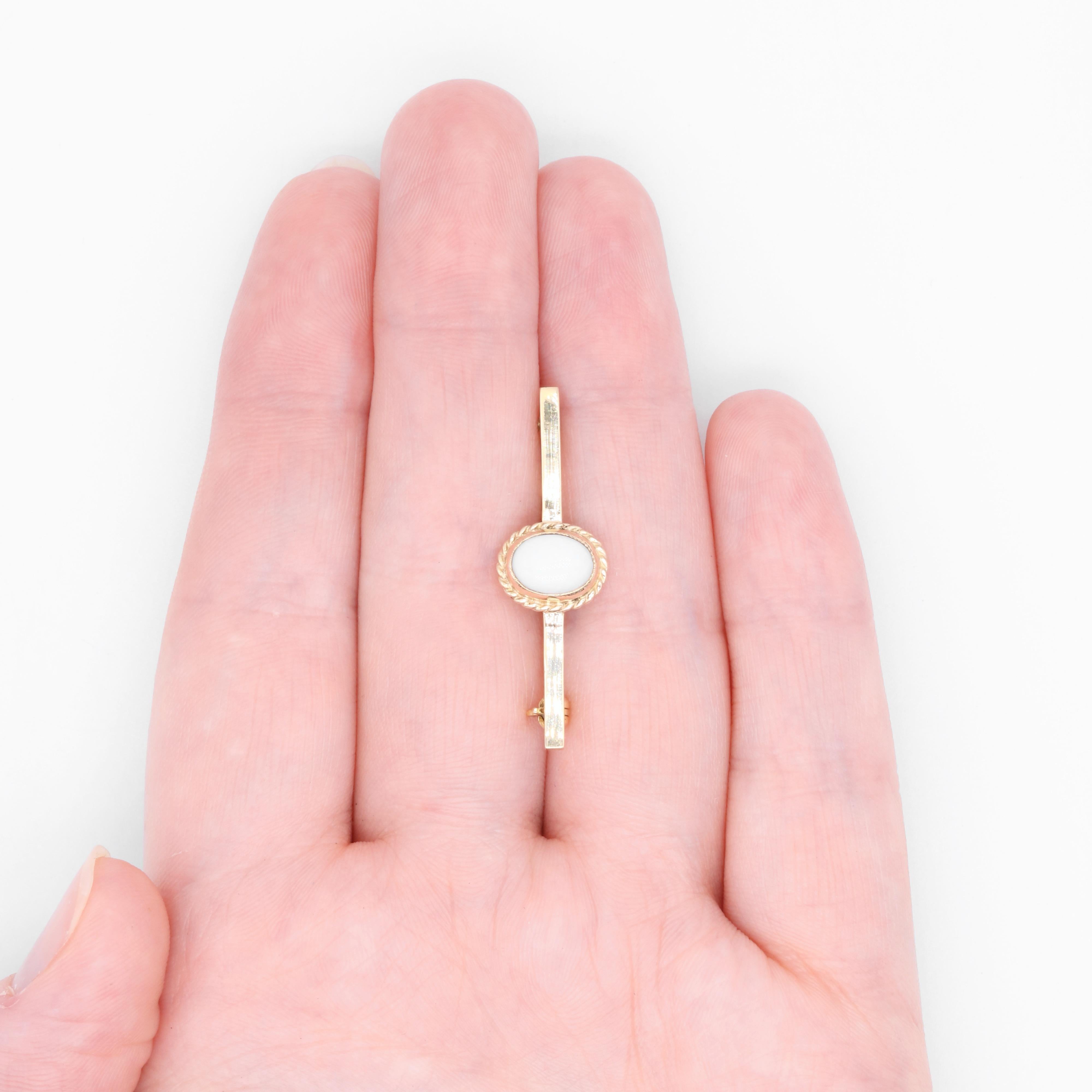Vintage 1980s 9K Yellow Gold Opal Solitaire Bar Brooch For Sale 6