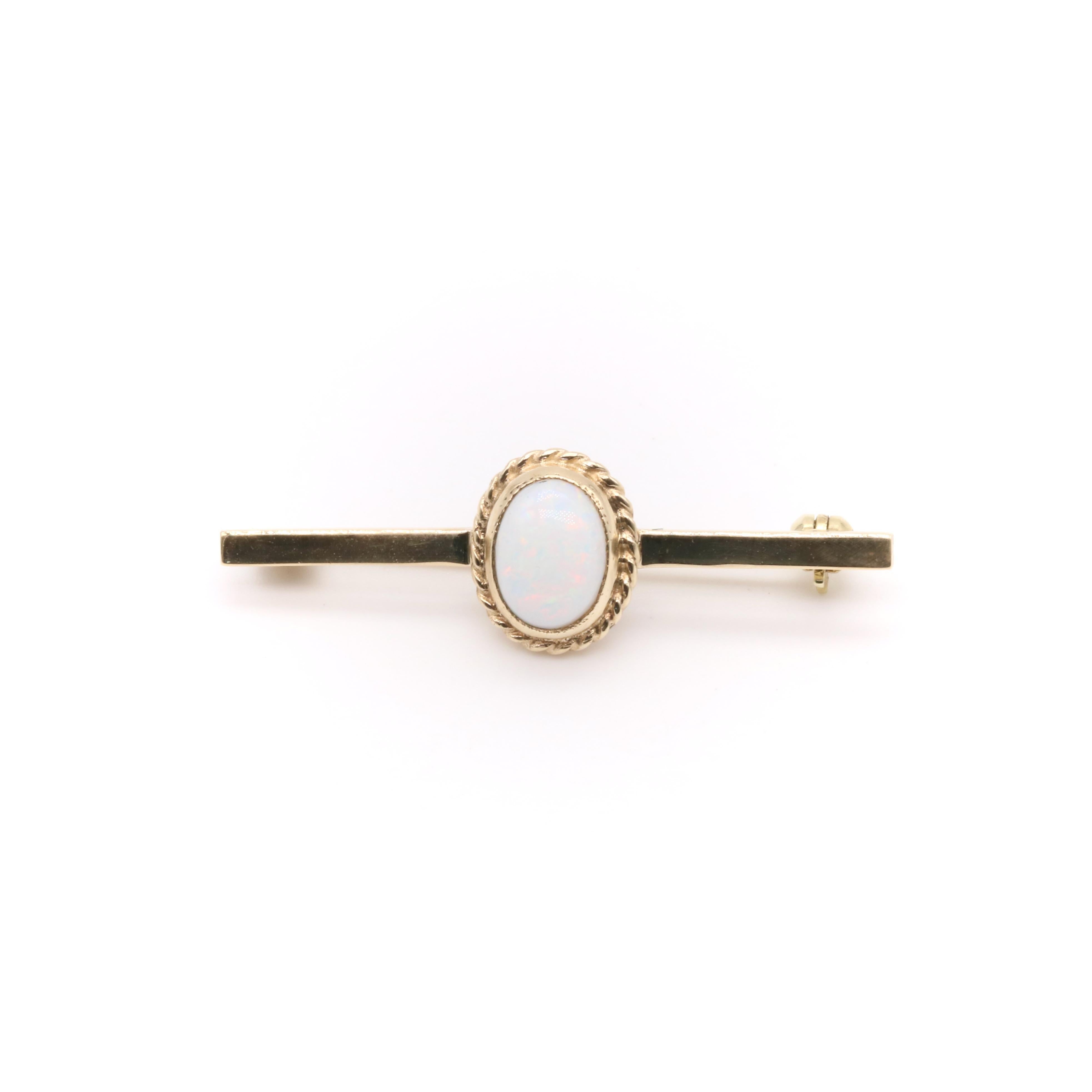 Women's or Men's Vintage 1980s 9K Yellow Gold Opal Solitaire Bar Brooch For Sale
