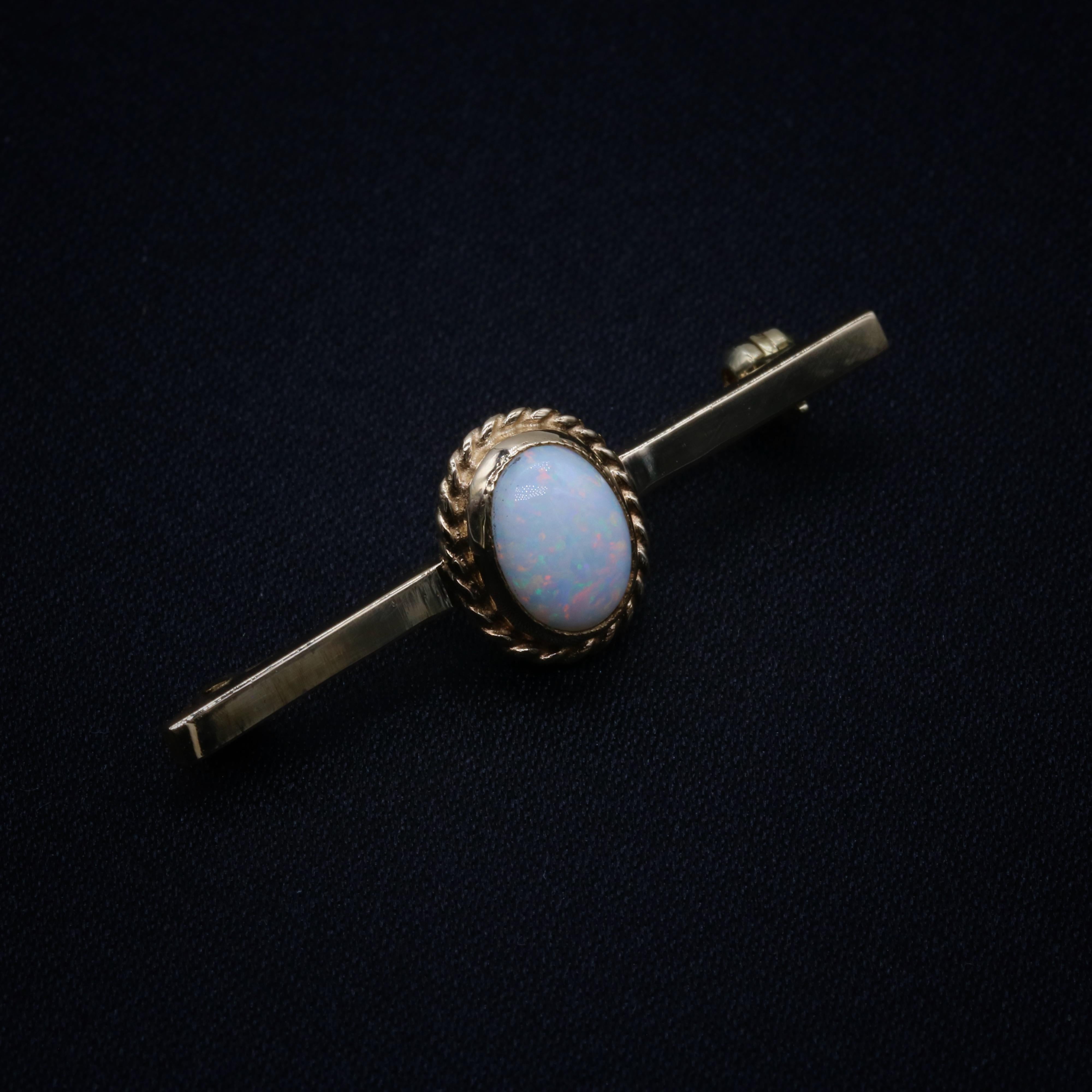 Vintage 1980s 9K Yellow Gold Opal Solitaire Bar Brooch For Sale 2