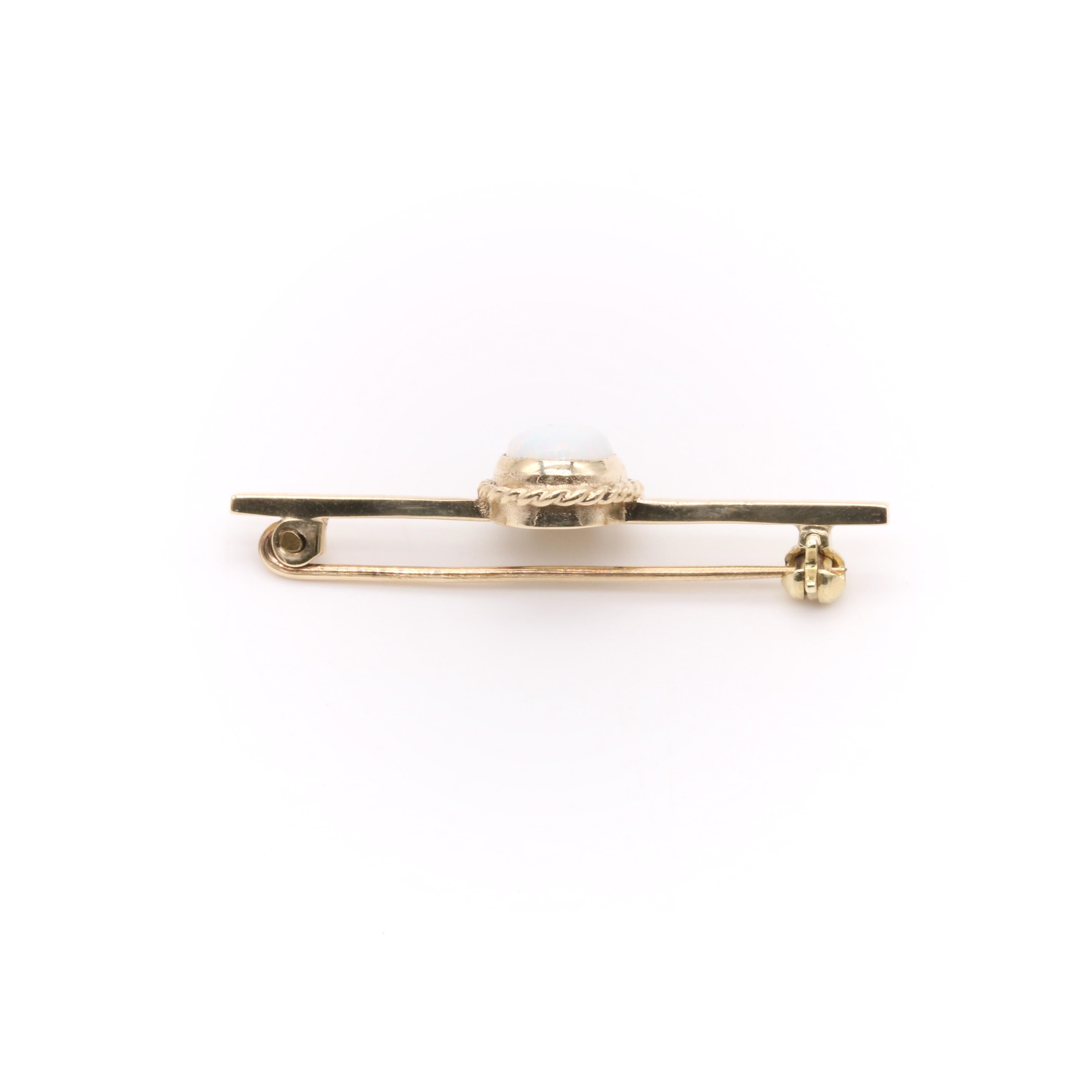 Vintage 1980s 9K Yellow Gold Opal Solitaire Bar Brooch For Sale 3