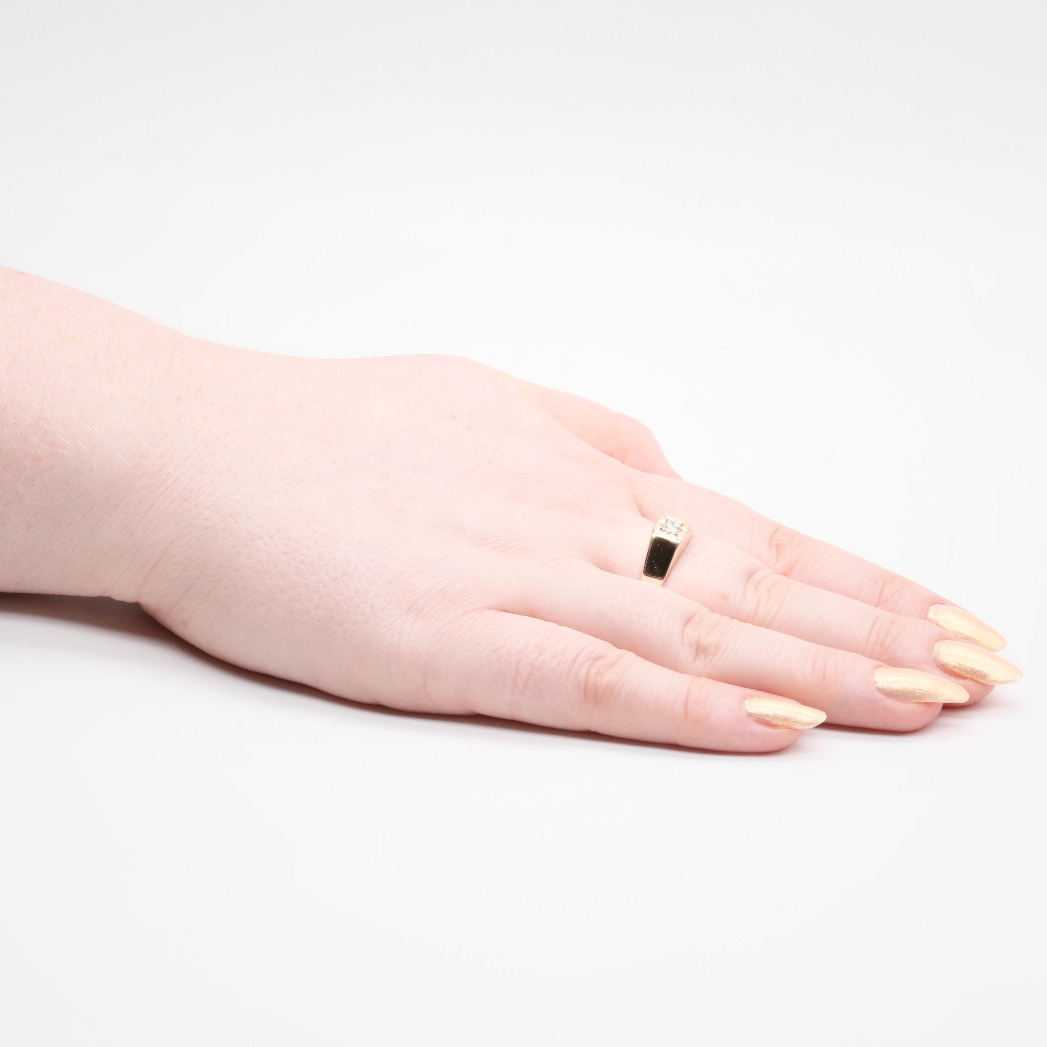 A vintage diamond, and yellow gold ring, comprising one round brilliant cut diamond, set in 9 karat yellow gold, to a 9 karat yellow gold band. 

Set to the centre is a round brilliant cut diamond, which is bright, white, and sparkly. The diamond is