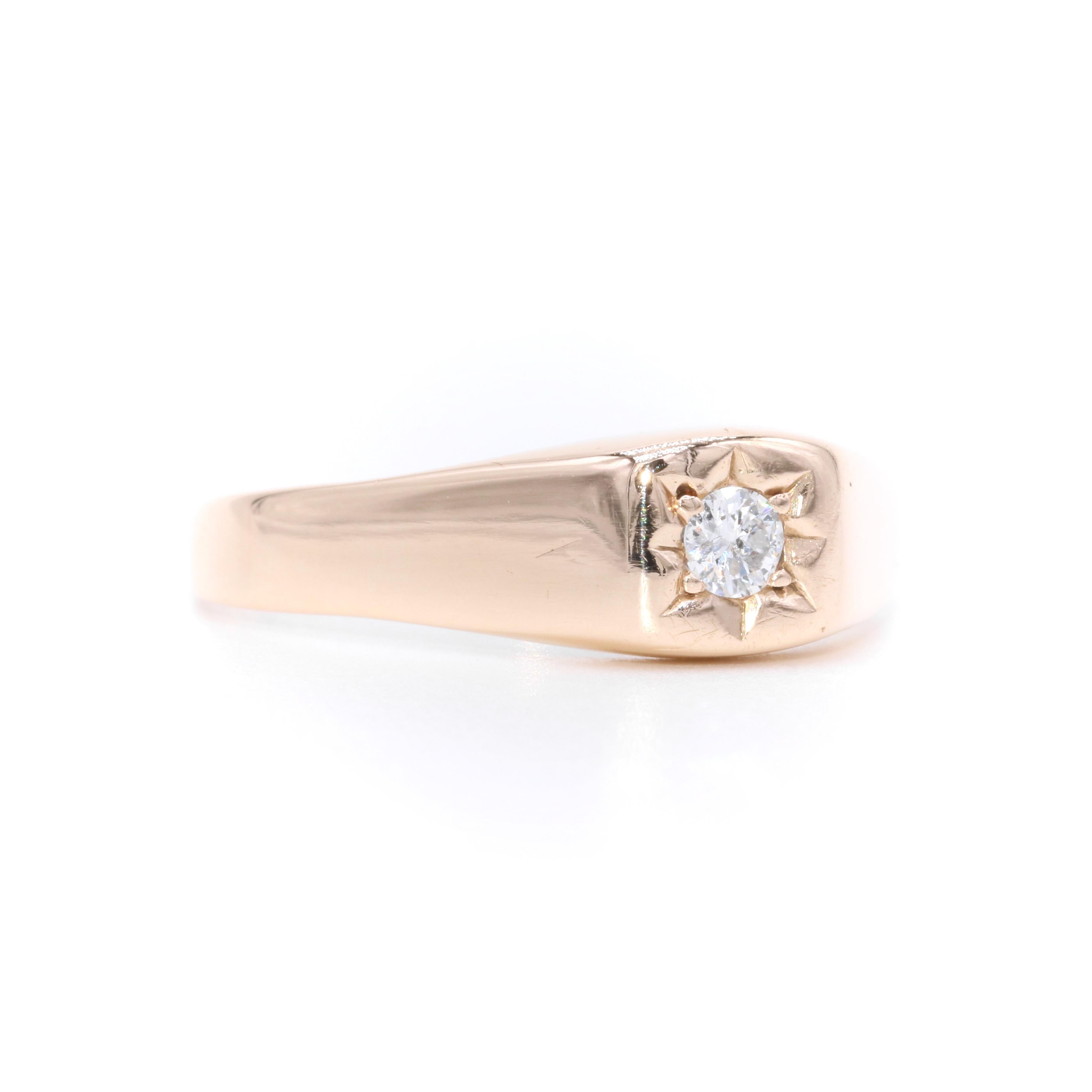 Vintage 1980s 9K Yellow Gold Star Set 0.16ct Diamond Signet Ring In Good Condition For Sale In Staines-Upon-Thames, GB