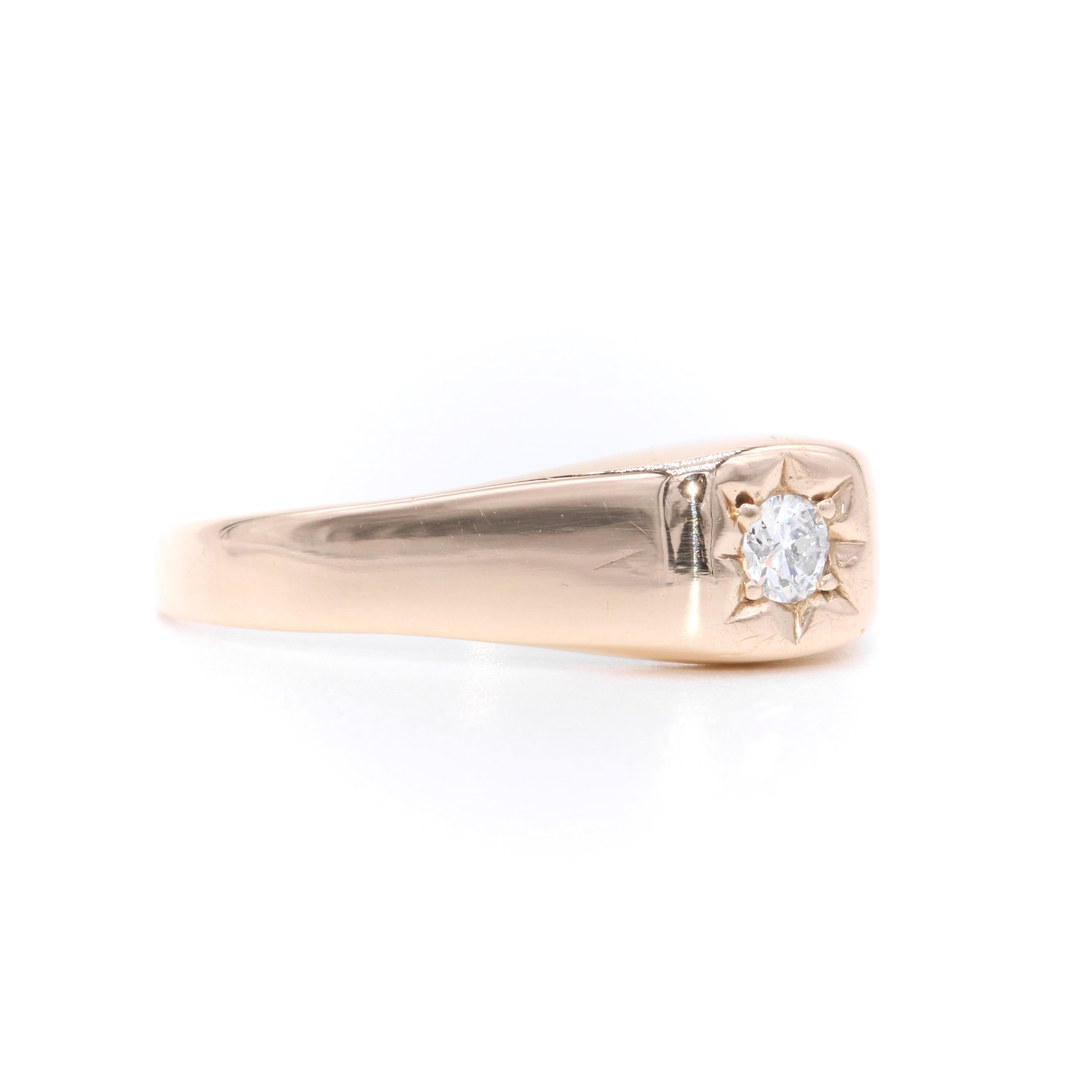 Women's or Men's Vintage 1980s 9K Yellow Gold Star Set 0.16ct Diamond Signet Ring For Sale