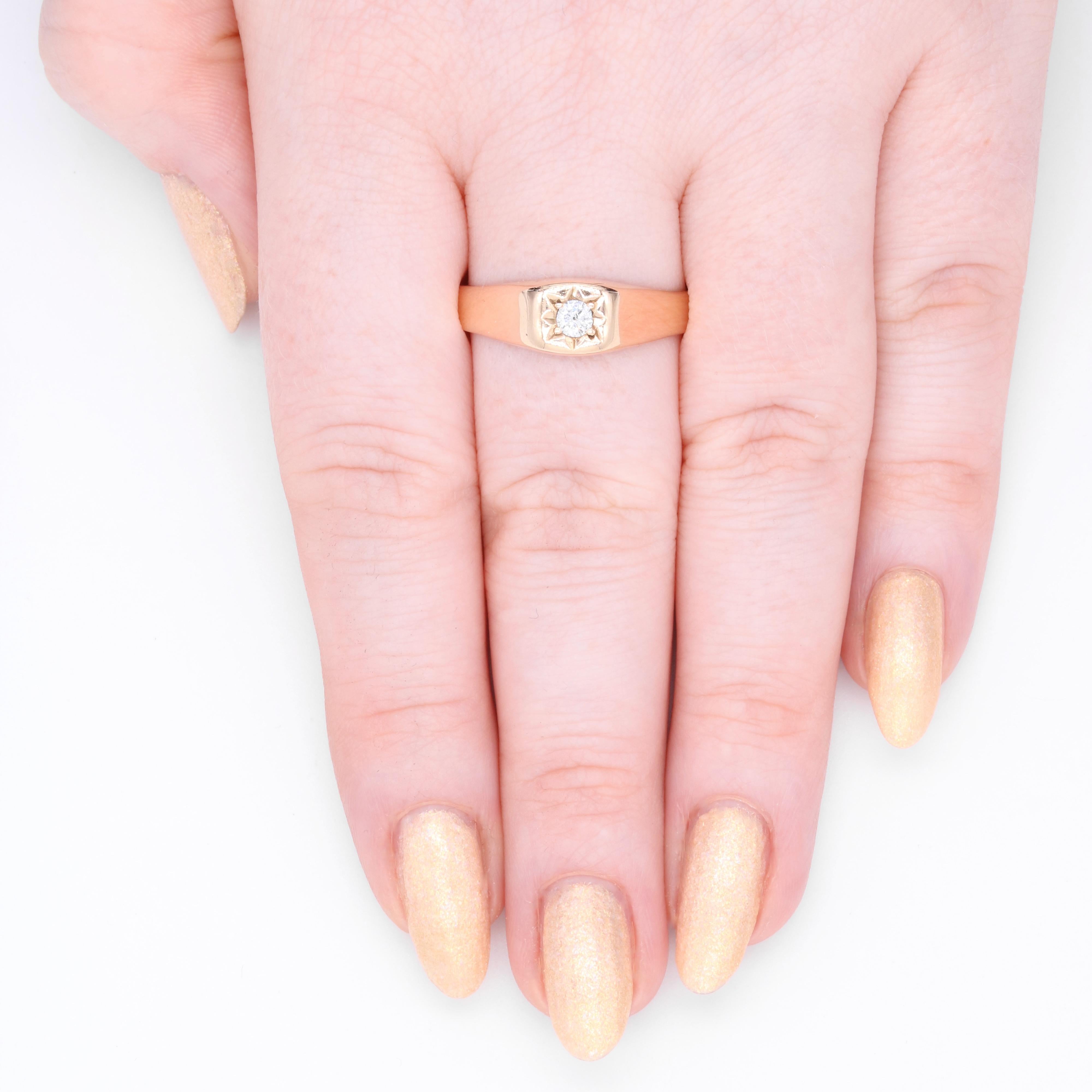 Vintage 1980s 9K Yellow Gold Star Set 0.16ct Diamond Signet Ring For Sale 4