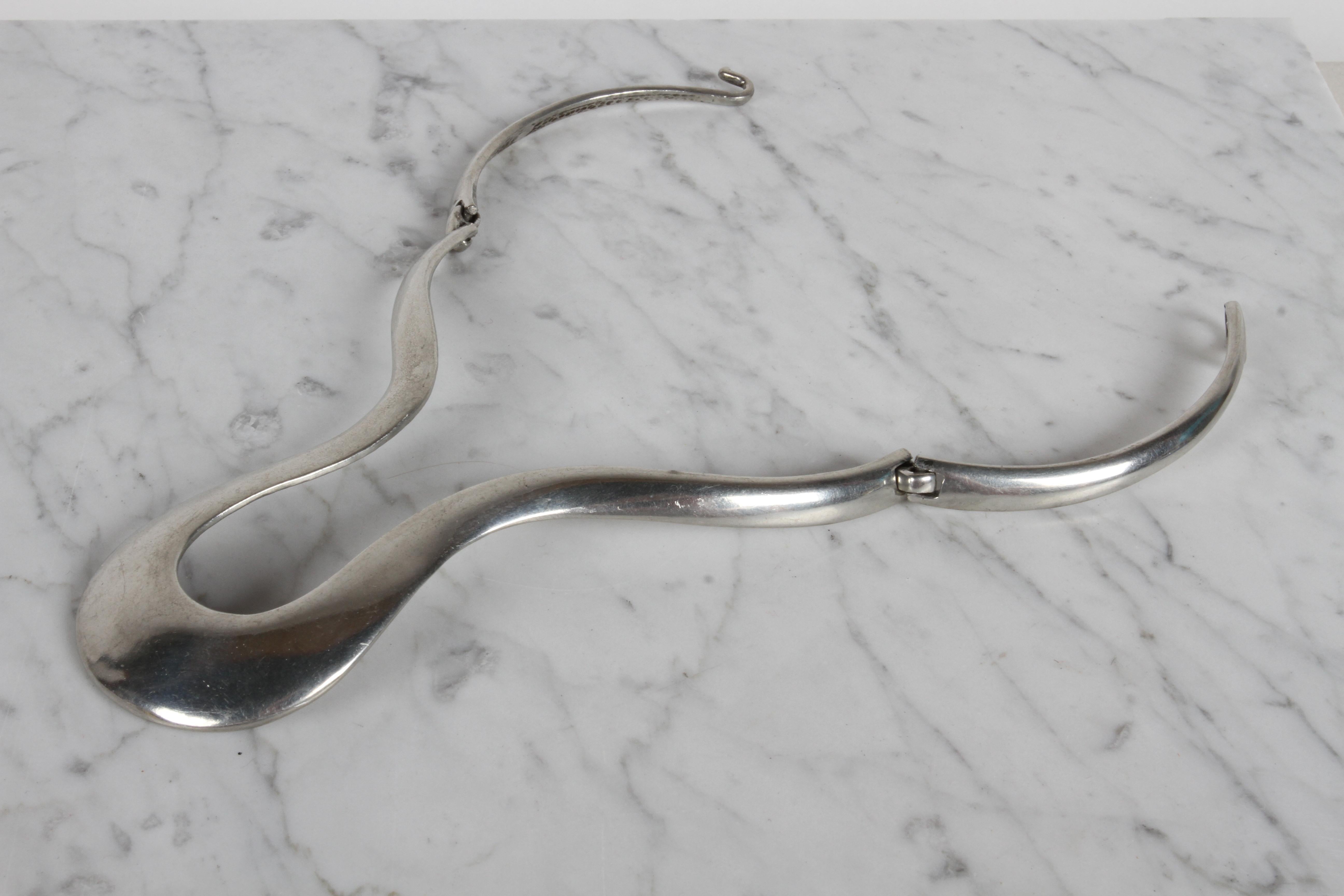 Vintage 1980s Alexis Kirk gegliederte skulpturale Silber Ton Choker Halskette im Angebot 8