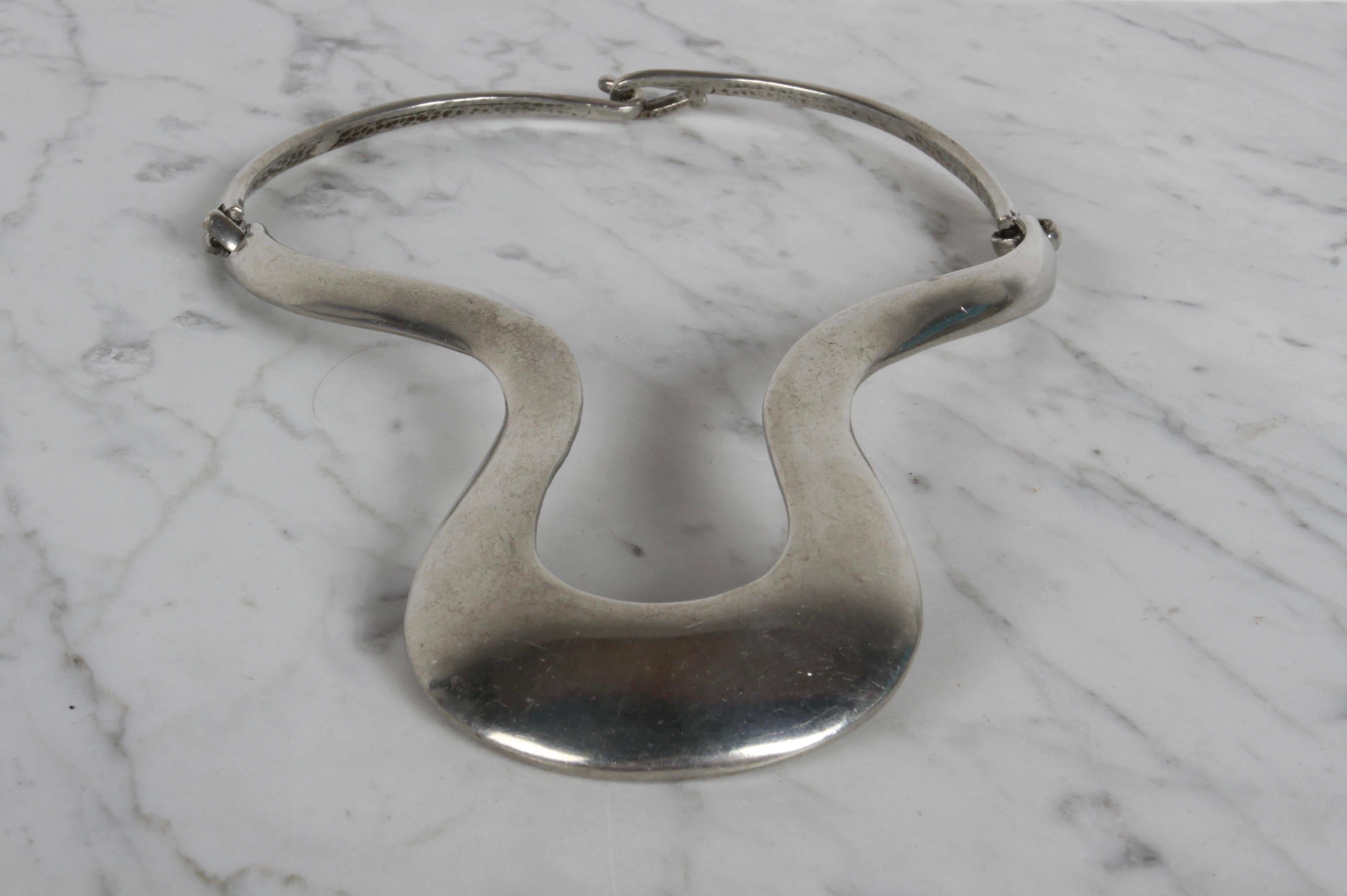 Vintage 1980s Alexis Kirk gegliederte skulpturale Silber Ton Choker Halskette (Beschichtet) im Angebot
