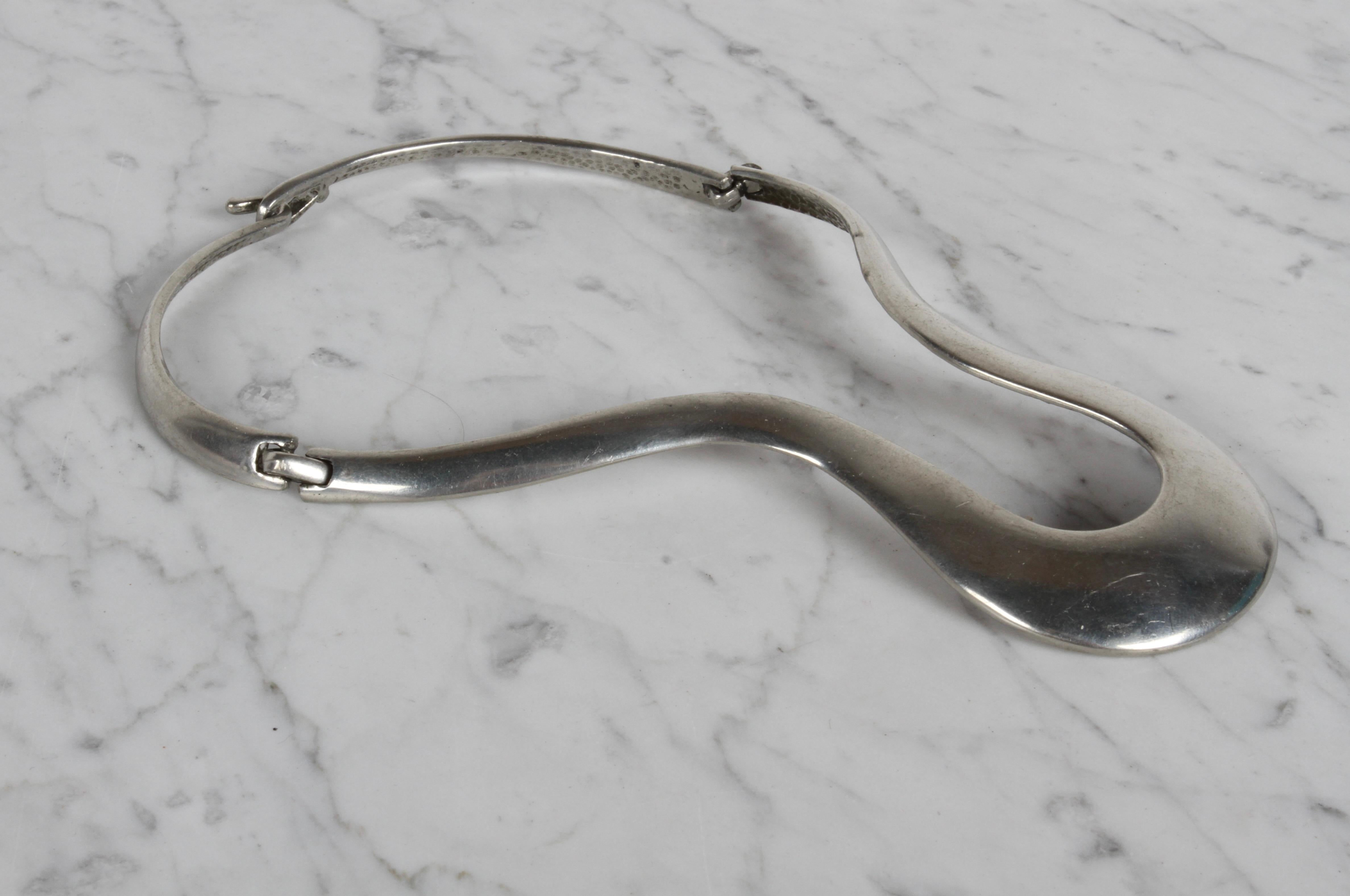 Vintage 1980s Alexis Kirk gegliederte skulpturale Silber Ton Choker Halskette (Ende des 20. Jahrhunderts) im Angebot