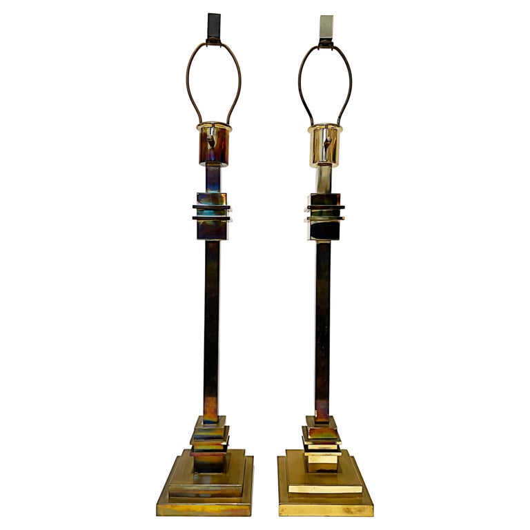 Vintage 1980 Art Deco Revival Brass Lamps with Finials, Pair En vente