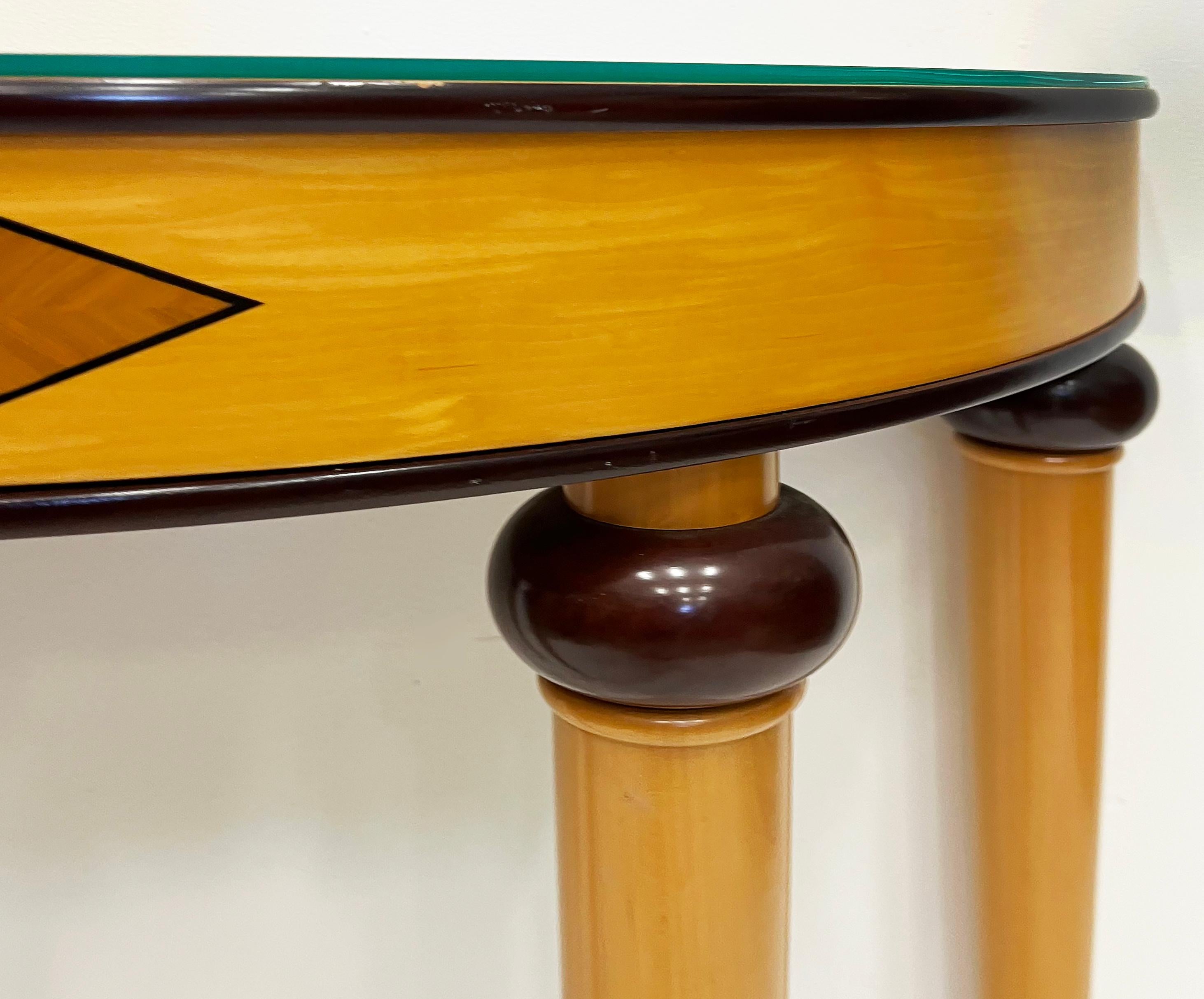 Vetro Tavolo consolle in legno Demi-Lune vintage Art Deco Revival degli anni '80, montato  Piano in vetro in vendita