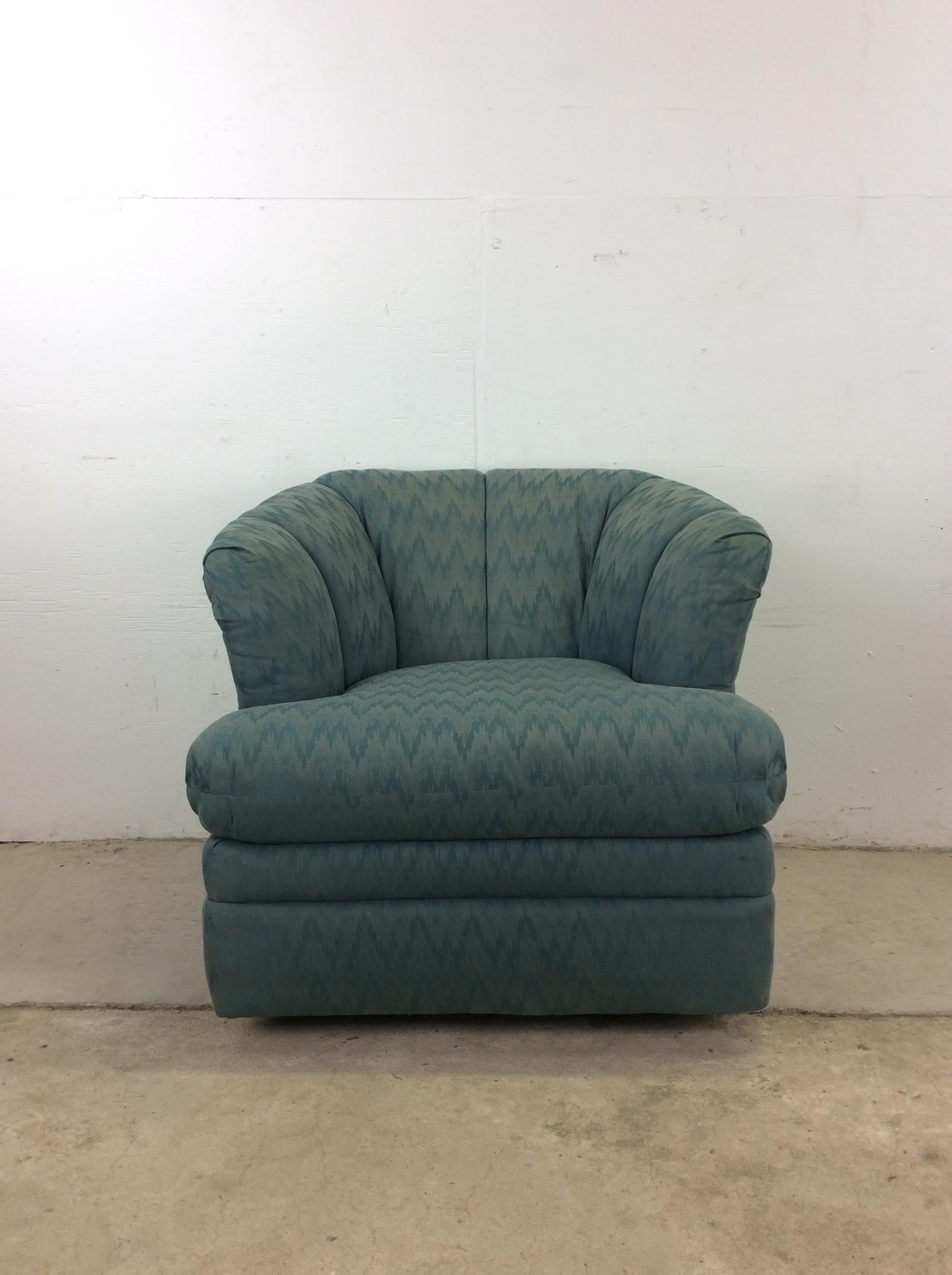 This vintage 1980s club chair by Rowe Furniture features original patterned upholstery, removable cushion, tufted seat back, and swivel base.

Dimensions: 30w 35d 29h 17sh 

Condition notes: Original finish is in exceptional condition. Only small