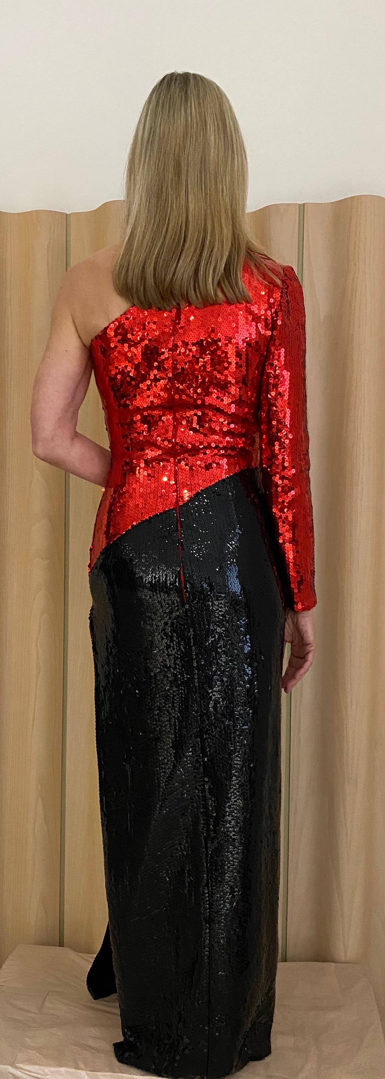 Vintage 1980s Bill Blass Red and Black One Shoulder Sequin Gown en vente 4