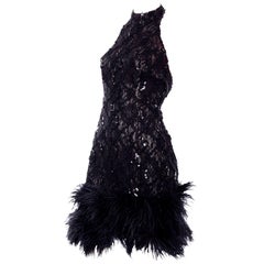 Vintage 1980 Black Lace Sequin Evening Dress Halter with Feathers and Open Back (Robe de soirée dos nu en dentelle et paillettes avec plumes)