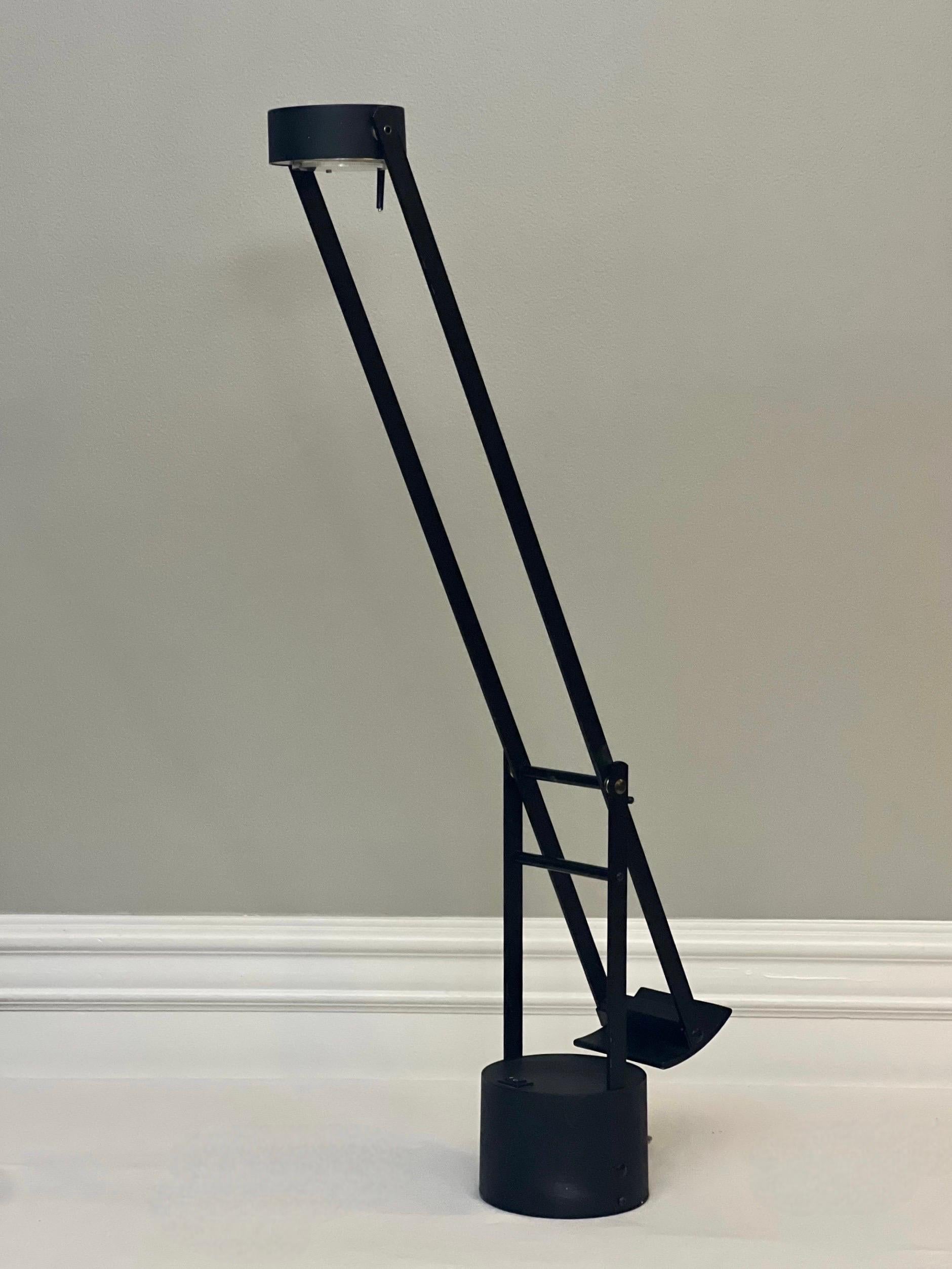 Paire de lampes de bureau halogènes modernistes noires des années 1980 en vente 3