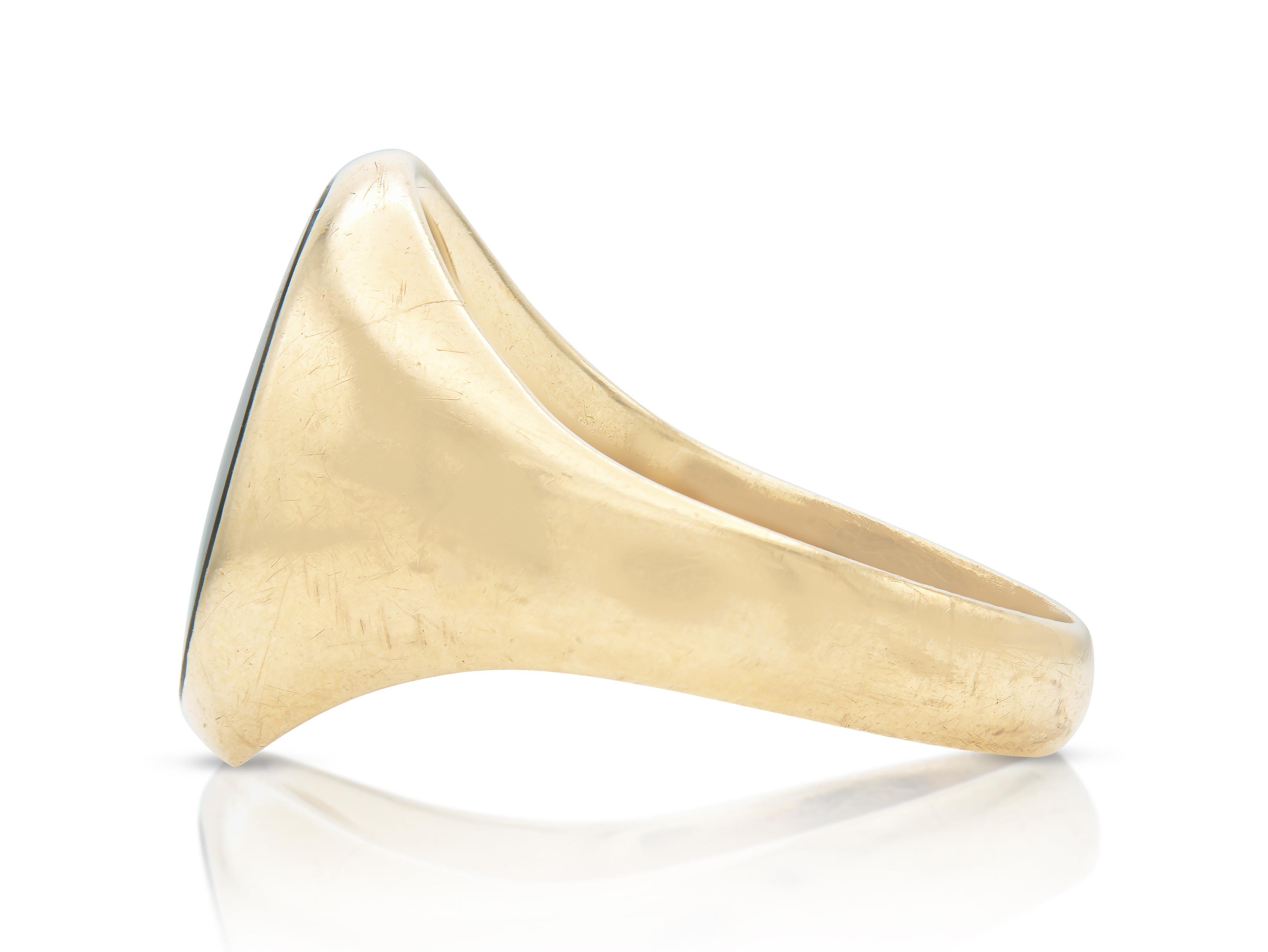 Taglio ovale Anello con sigillo in onice nero vintage degli anni '80 in vendita