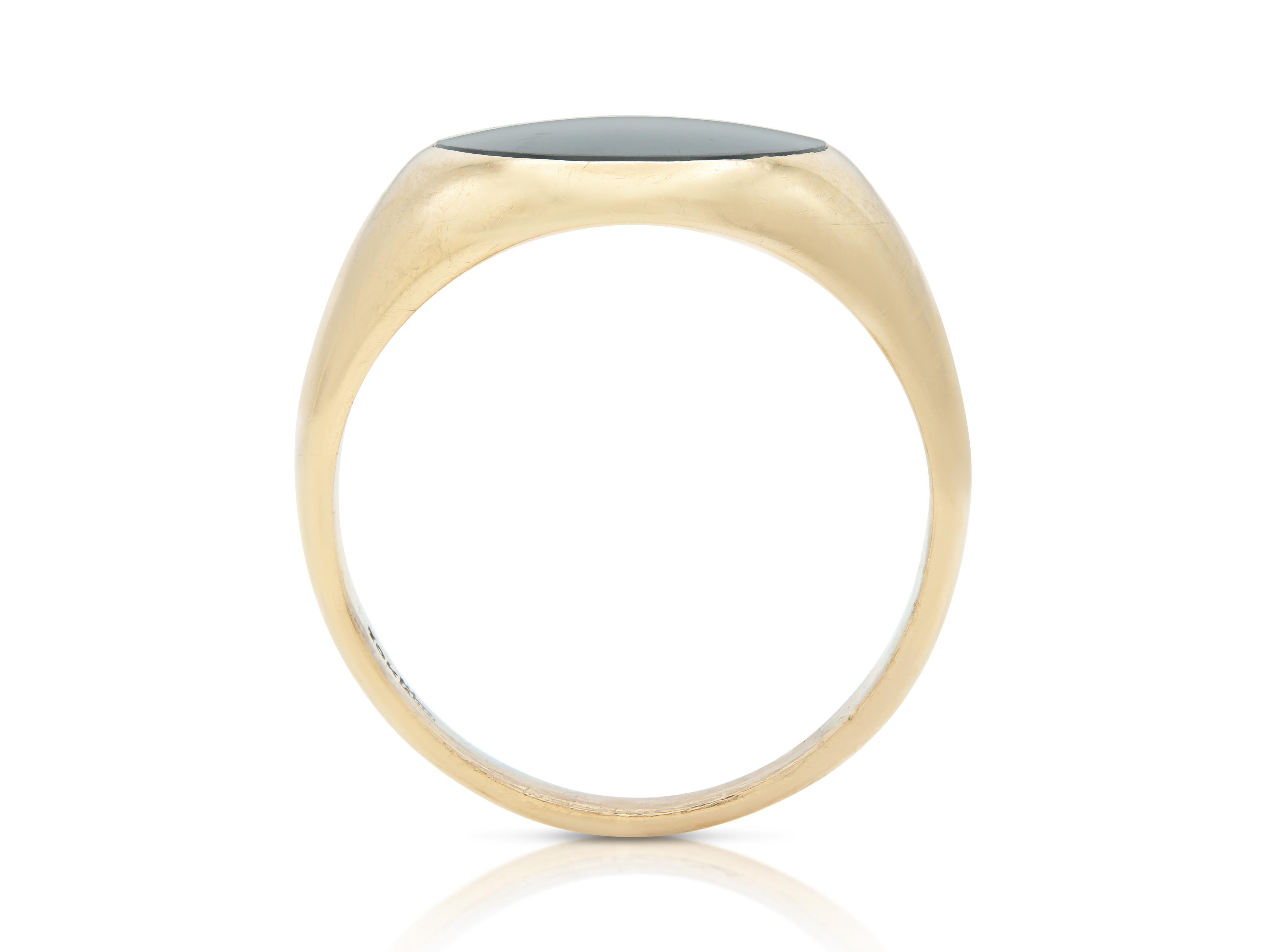 Anello con sigillo in onice nero vintage degli anni '80 In condizioni buone in vendita a New York, NY