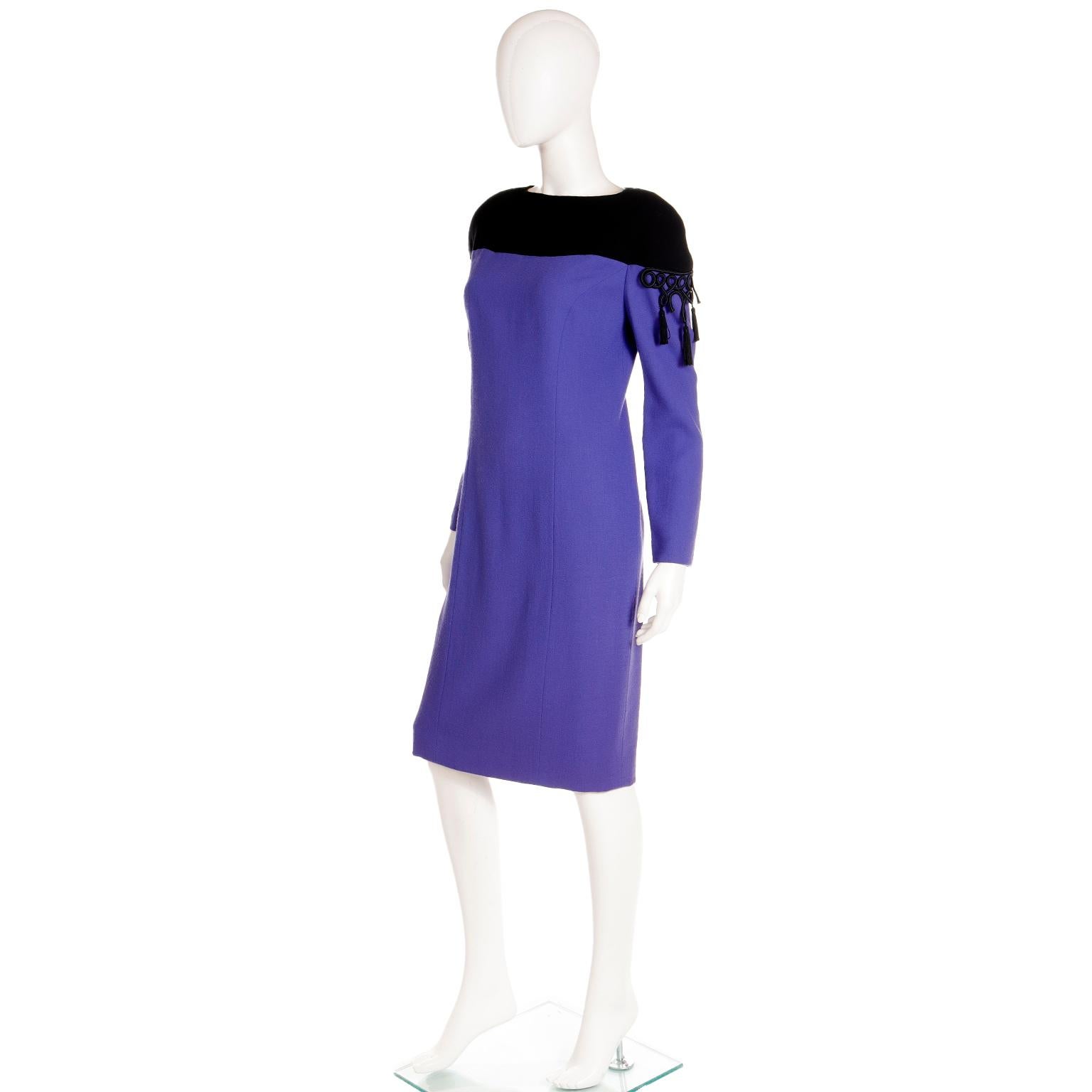 Vintage 1980er Bob Mackie lila Vintage-Kleid mit schwarzen Quasten und geflochtenem Saum 1