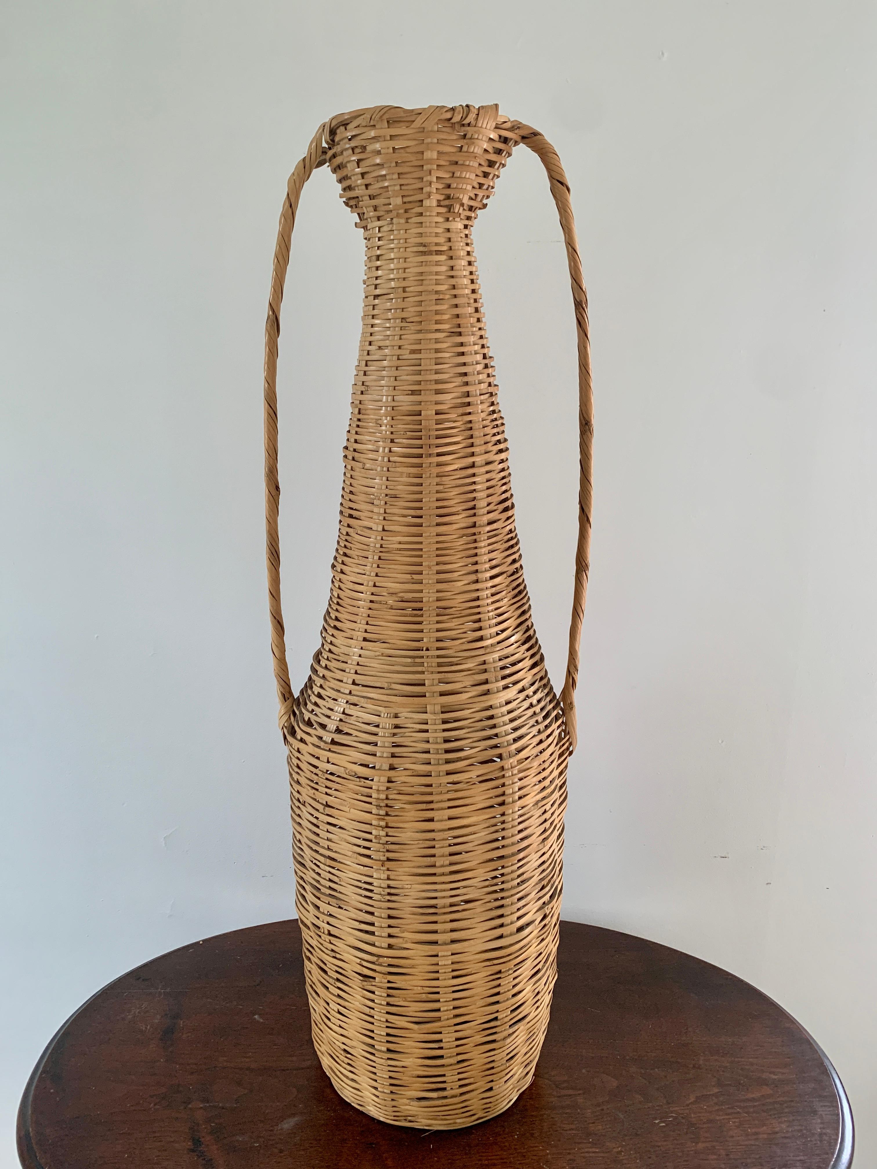 A charming set of three Boho Chic woven wicker basket vases 

USA & Mexico, Circa 1980s

Tallest measures: 12