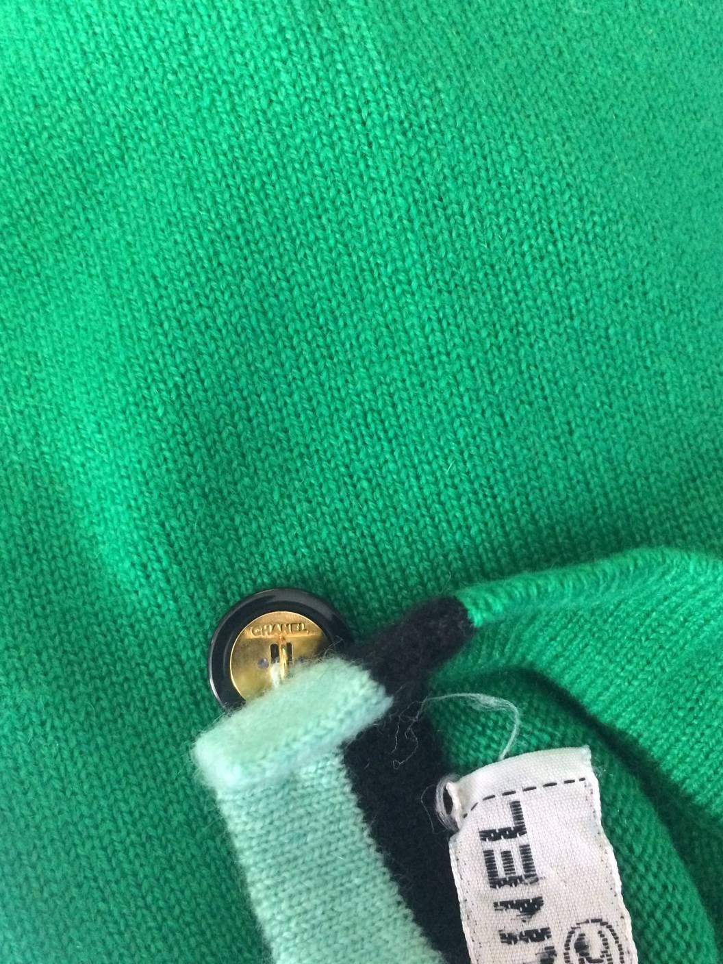 Vintage 1980s Chanel Cropped Green Short Sleeve Sweater In Fair Condition In Oakland, CA