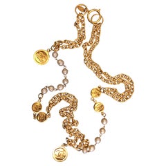 1980er Jahre Vintage CHANEL Perlen-Halskette in Goldtönen