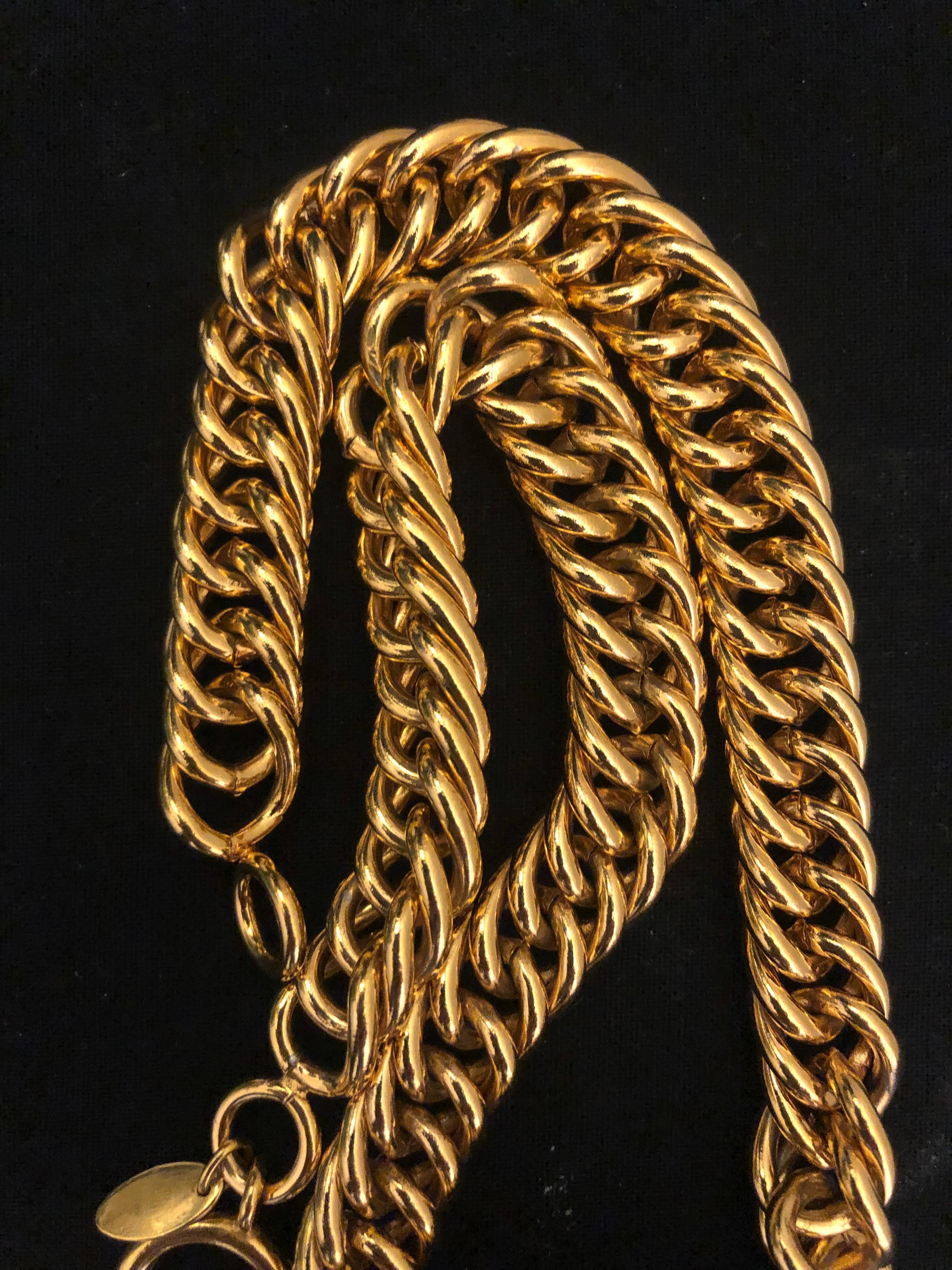 Women's Vintage 1980s CHANEL Gold Toned 31 Rue Cambon Short Chain Necklace 