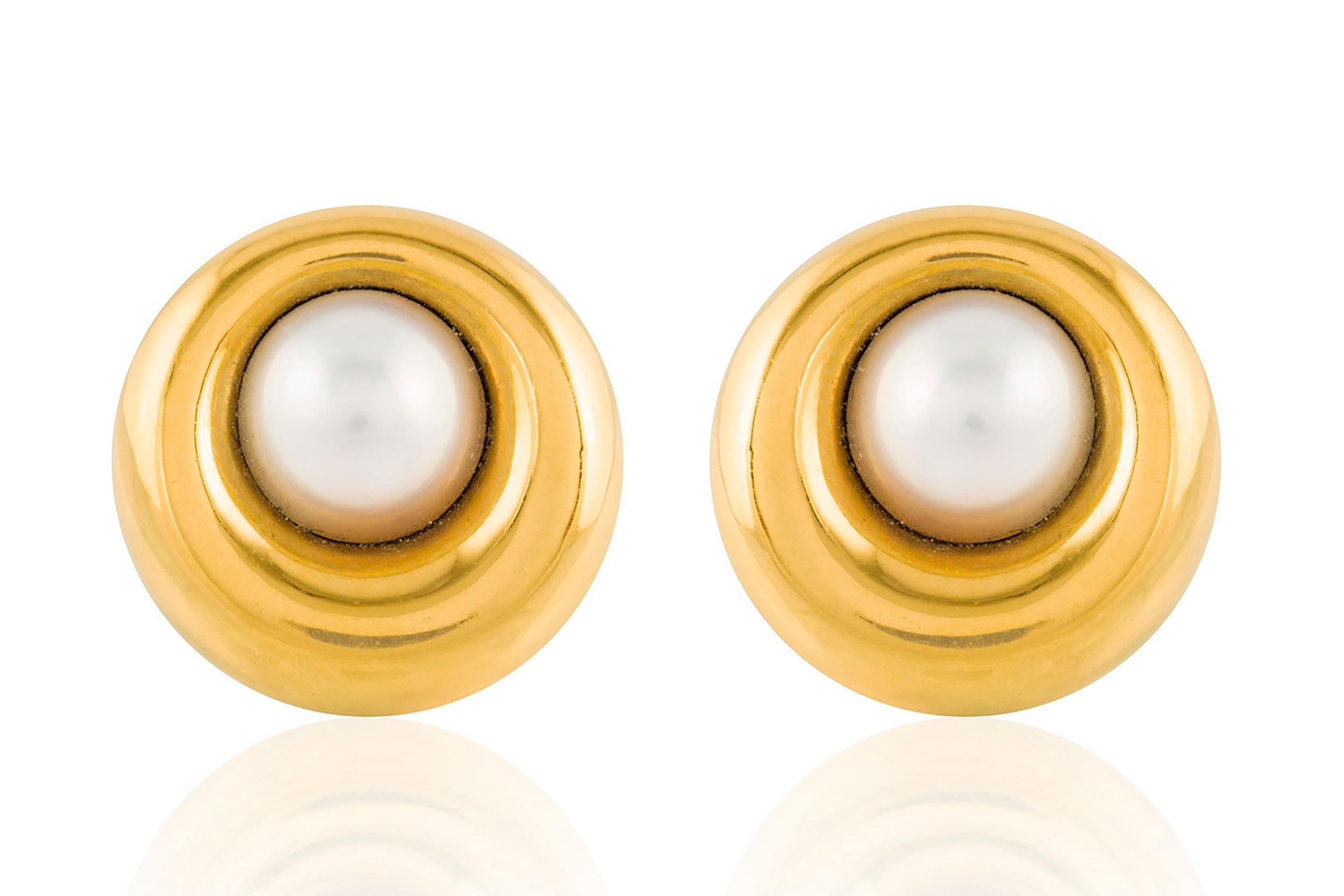 Vintage 1980 Chaumet Pearl Earrings and Necklace Set (Ensemble de boucles d'oreilles et de colliers en perles) Pour femmes en vente
