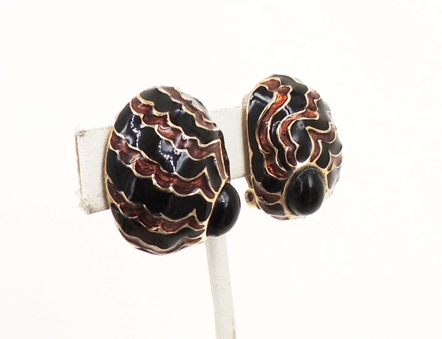 Modern Vintage 1980s Ciner Cabochon Faux-Onyx Brown & Black Striped Clip Earrings For Sale