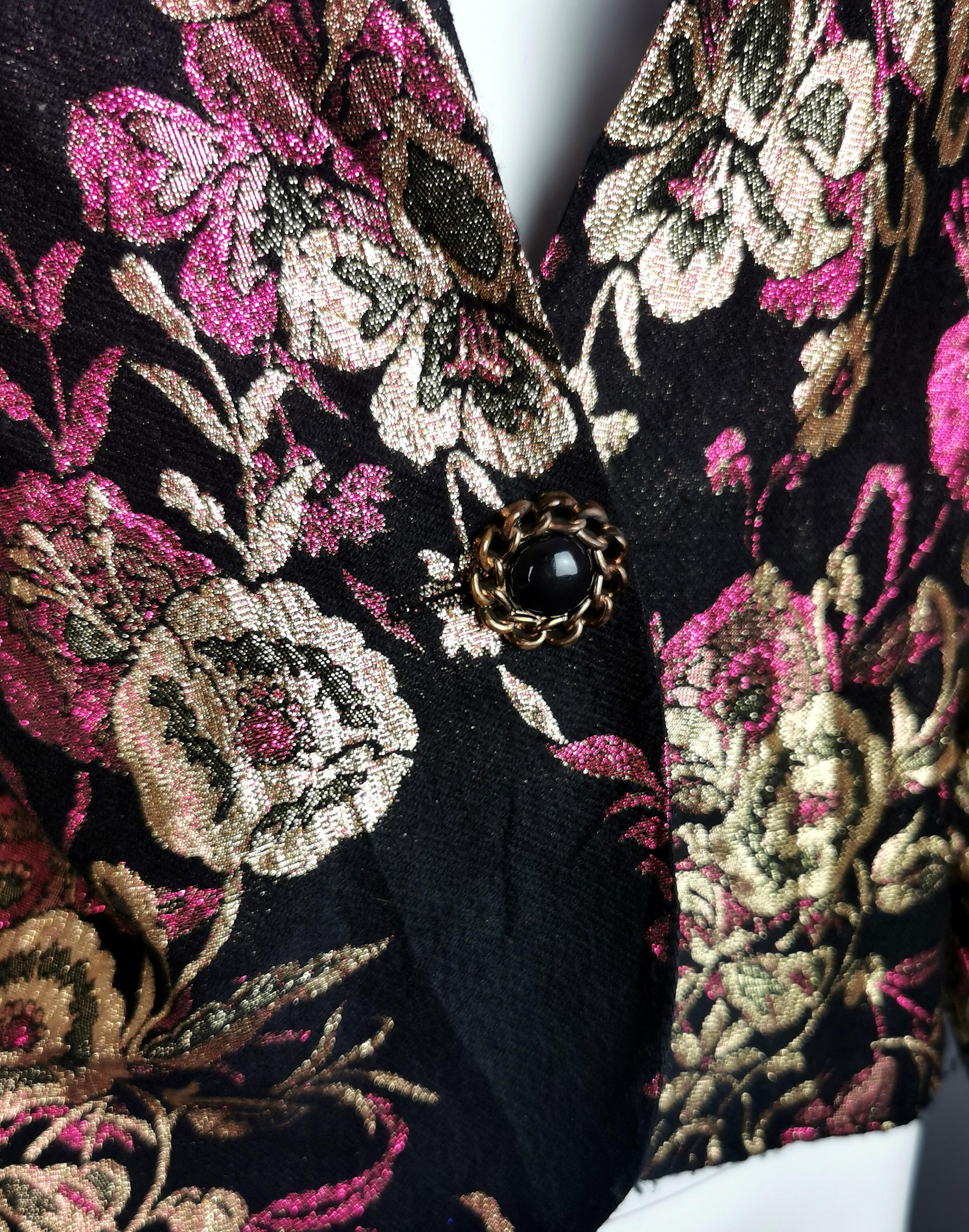 Vintage 1980s cropped Brocade jacket, blazer, gold, black, pink  For Sale 2