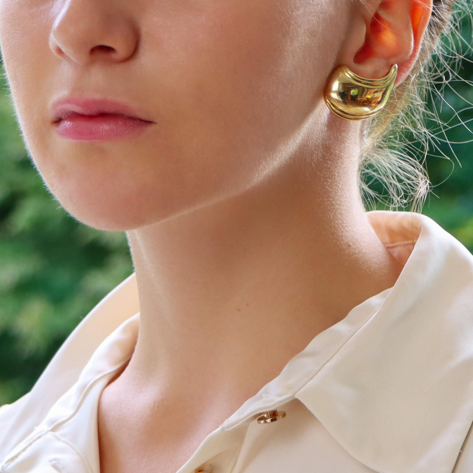 A stylish pair of vintage 1980’s curved gold earrings set in 18k yellow gold.

Each earring is composed of a ridged curved panel; designed to travel up the wearers ear. The earrings are iconic of the 1980’s and due to the size stand out beautifully