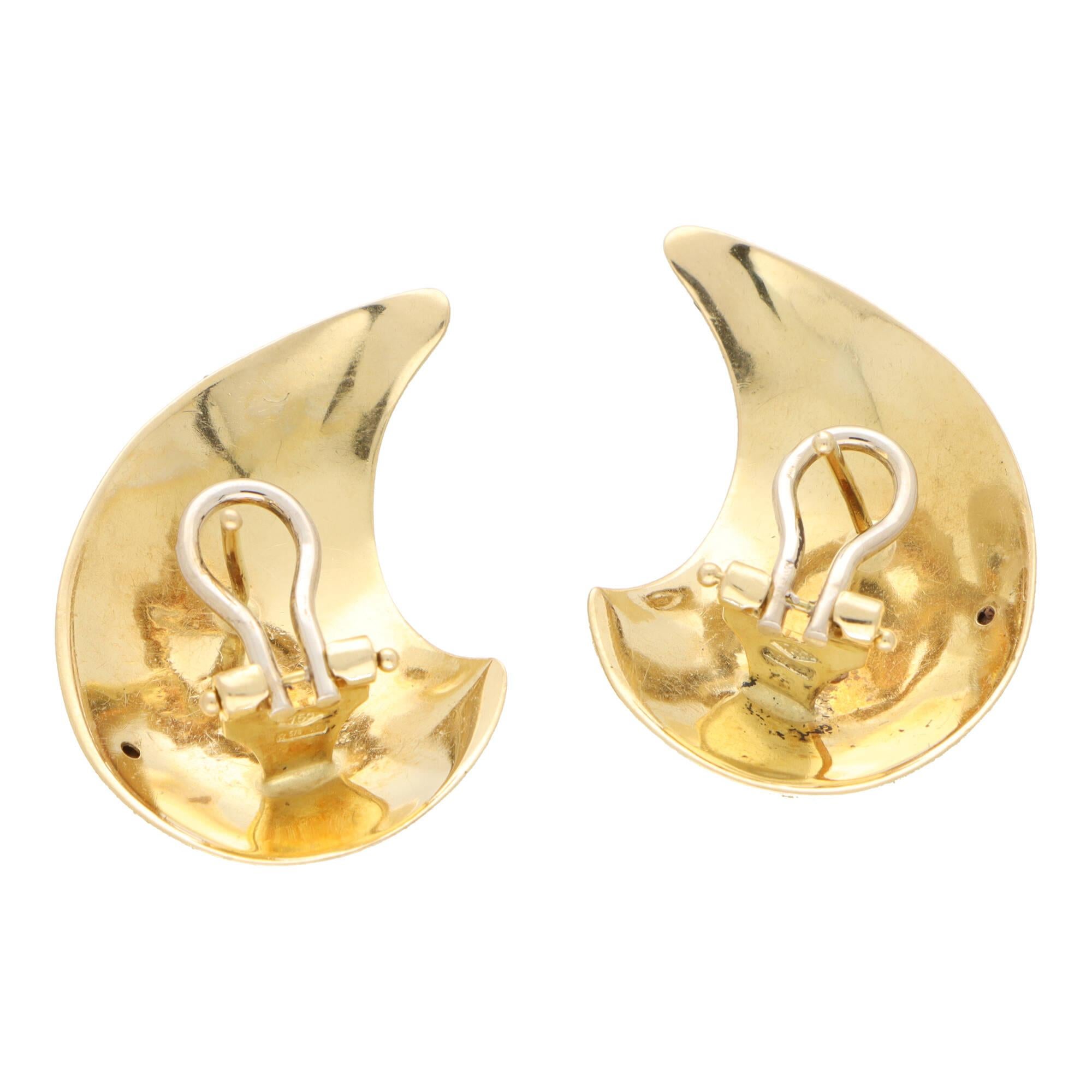 Vintage 1980's Curved Earrings Set in 18k Yellow Gold In Excellent Condition For Sale In London, GB
