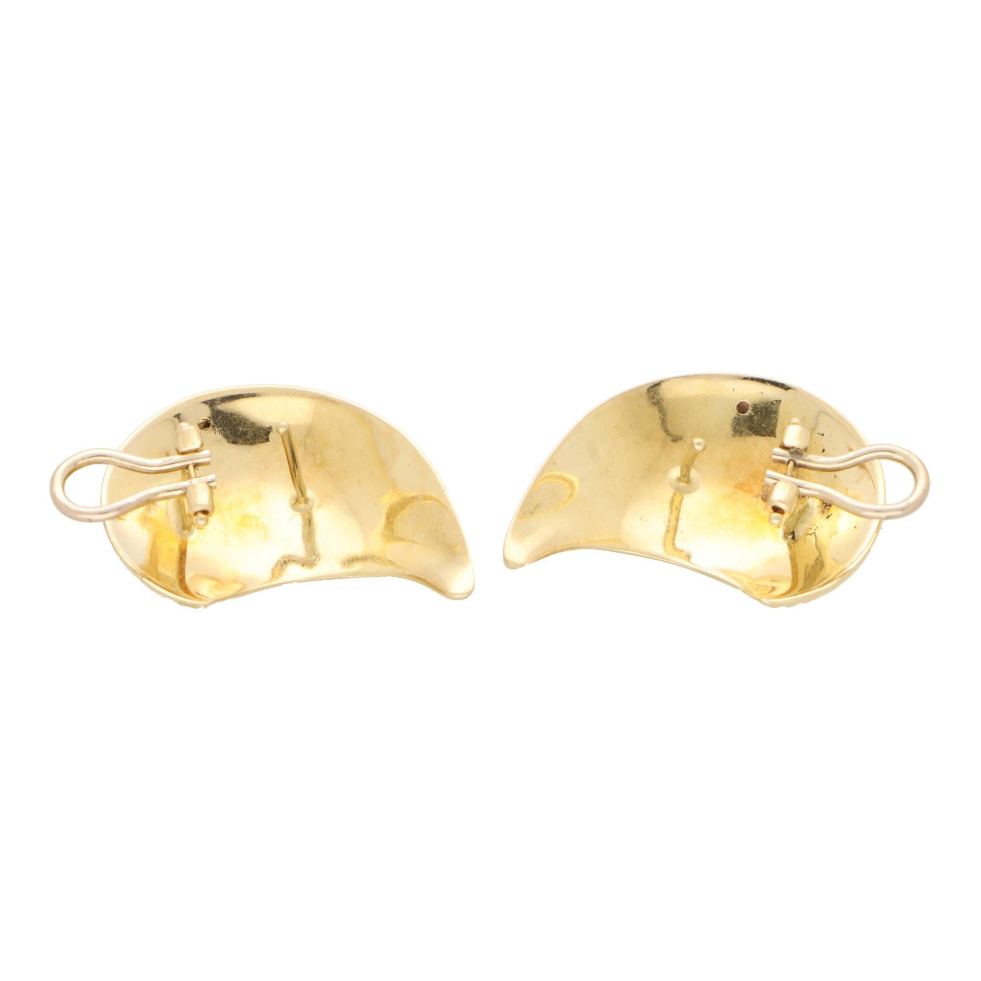 Vintage 1980's Curved Earrings Set in 18k Yellow Gold For Sale 2