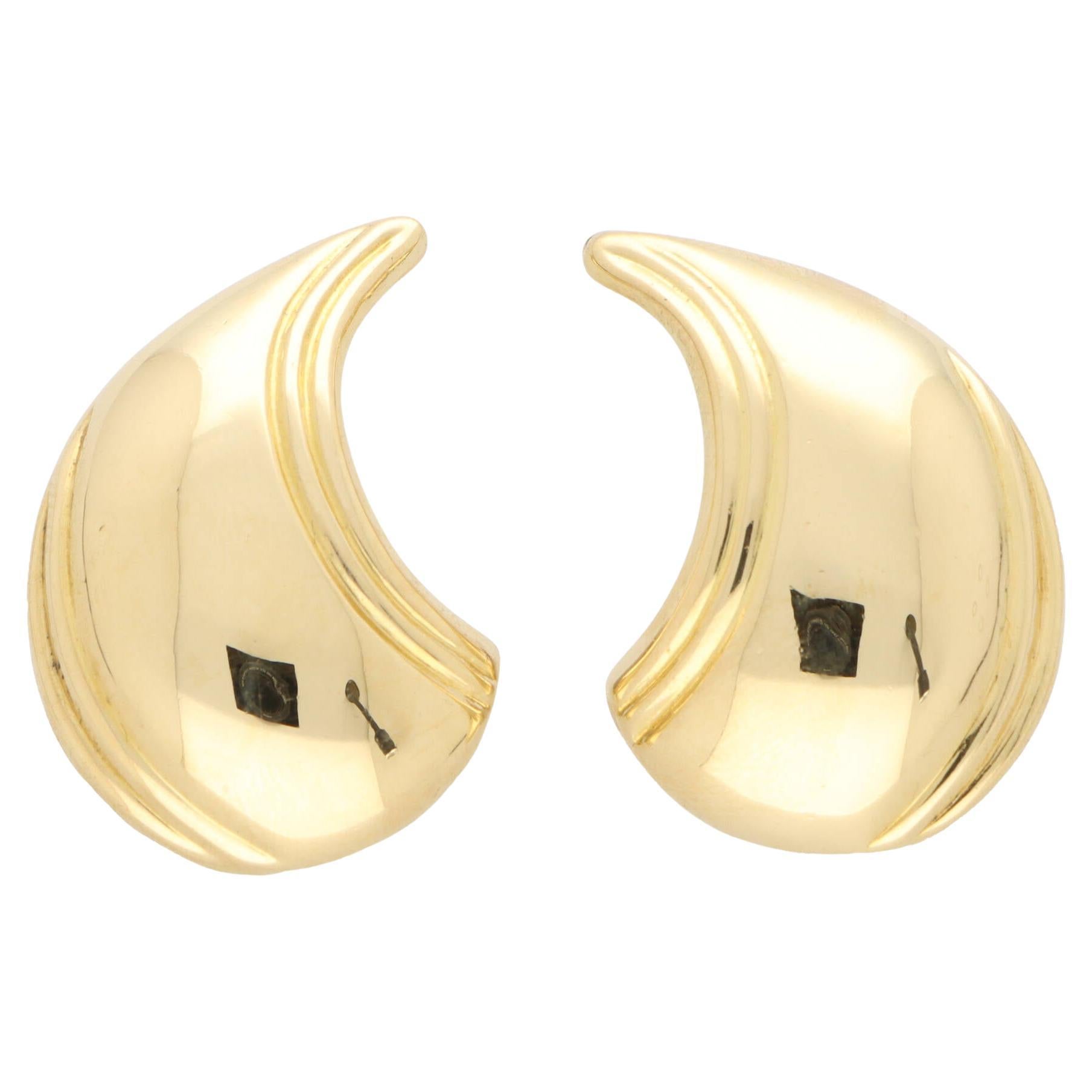 Vintage 1980's Curved Earrings Set in 18k Yellow Gold For Sale