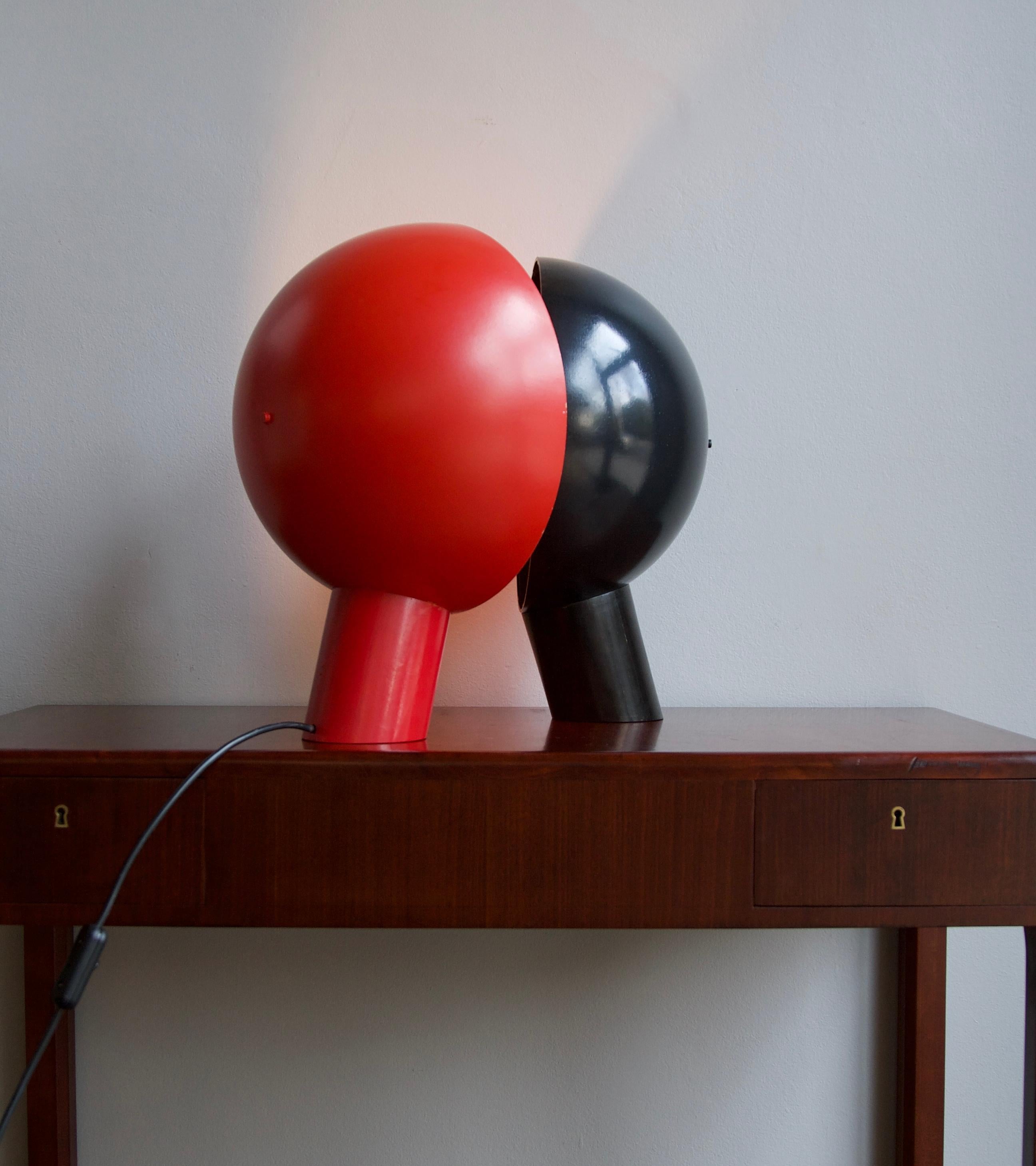 Post-Modern Vintage 1980s Czech 'Old Globe' Black and Red Table Light by Antonín Hepnar
