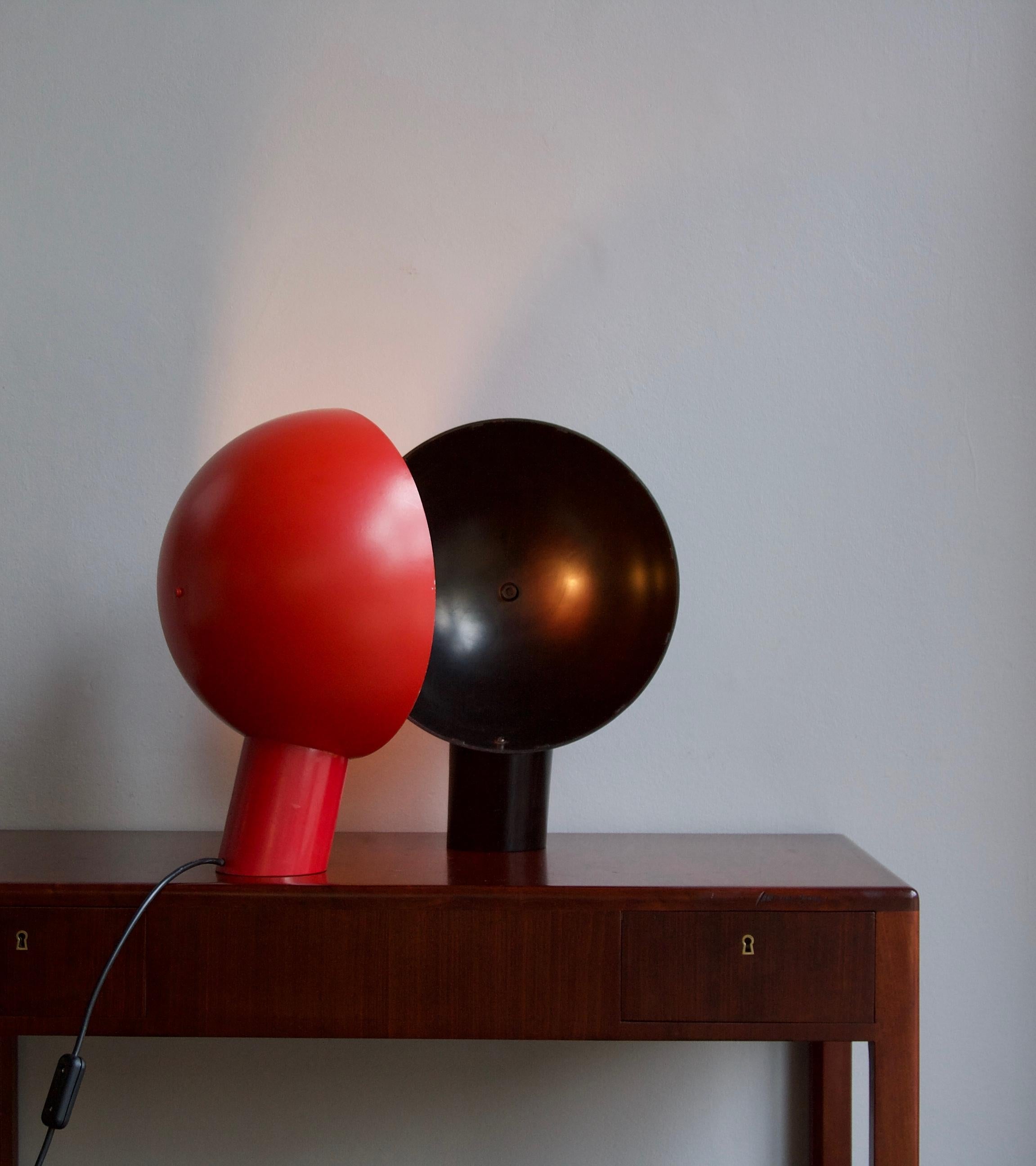 Vintage 1980s Czech 'Old Globe' Black and Red Table Light by Antonín Hepnar In Excellent Condition In London, GB