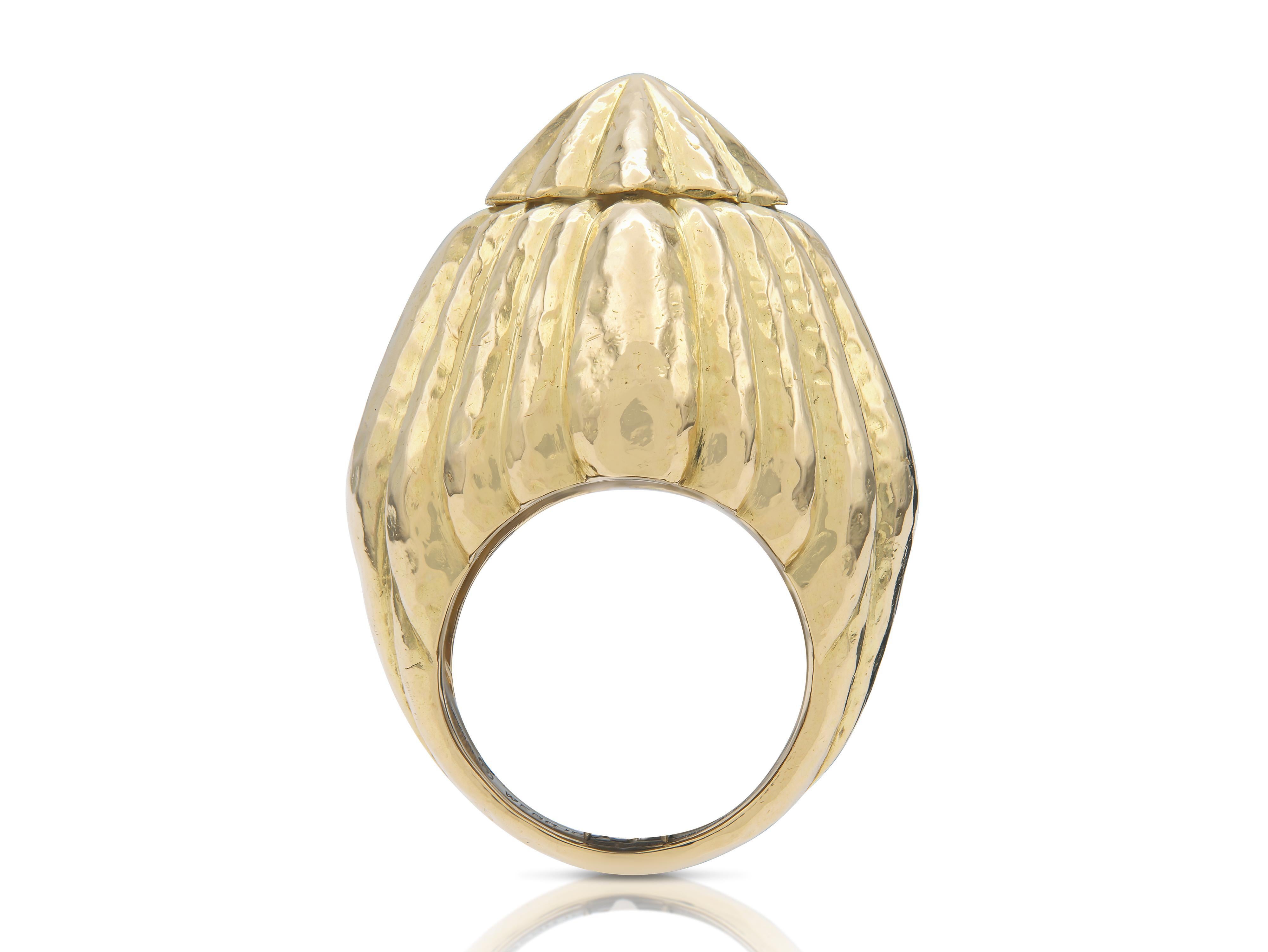 Vintage 1980s David Webb Gold Pyramid Ring Damen im Angebot