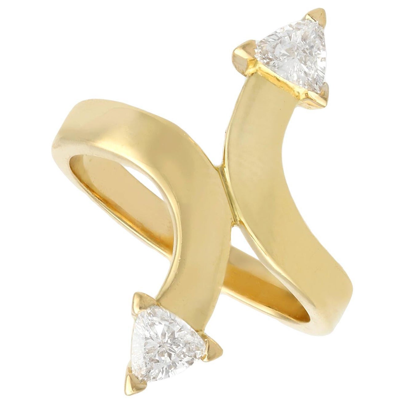 Ein beeindruckender Vintage-Ring aus den 1980er Jahren mit 0,74 Karat Diamant und 18 Karat Gelbgold; Teil unserer vielfältigen Diamantschmuck- und Nachlassschmuck-Kollektionen.

Dieser feine und beeindruckende Vintage-Diamantring ist aus 18 Karat