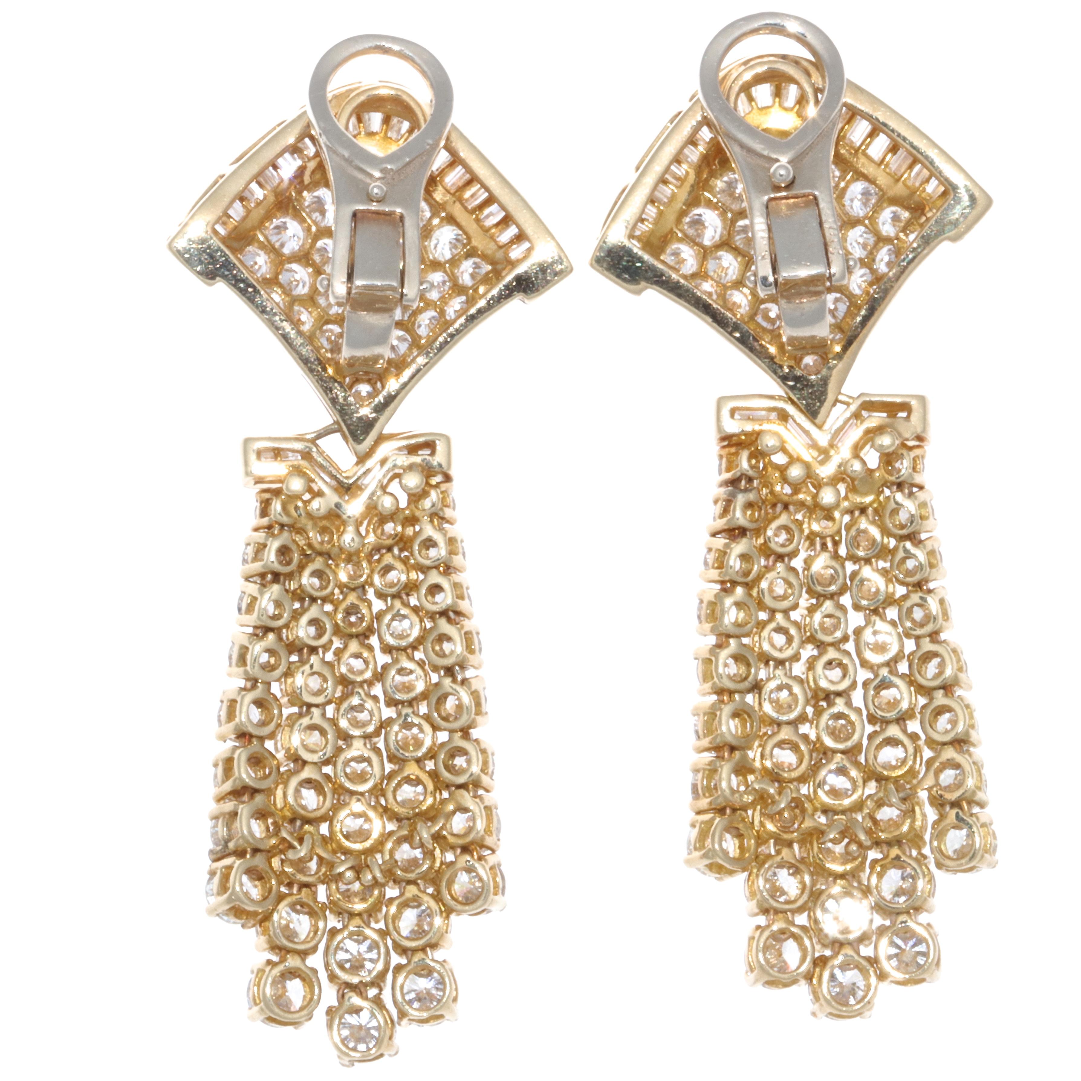 Brilliant Cut Vintage 1980s Diamond Chandelier 18 Karat Gold Earrings