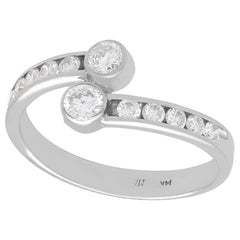 Bague torsadée vintage en or blanc avec diamants des années 1980
