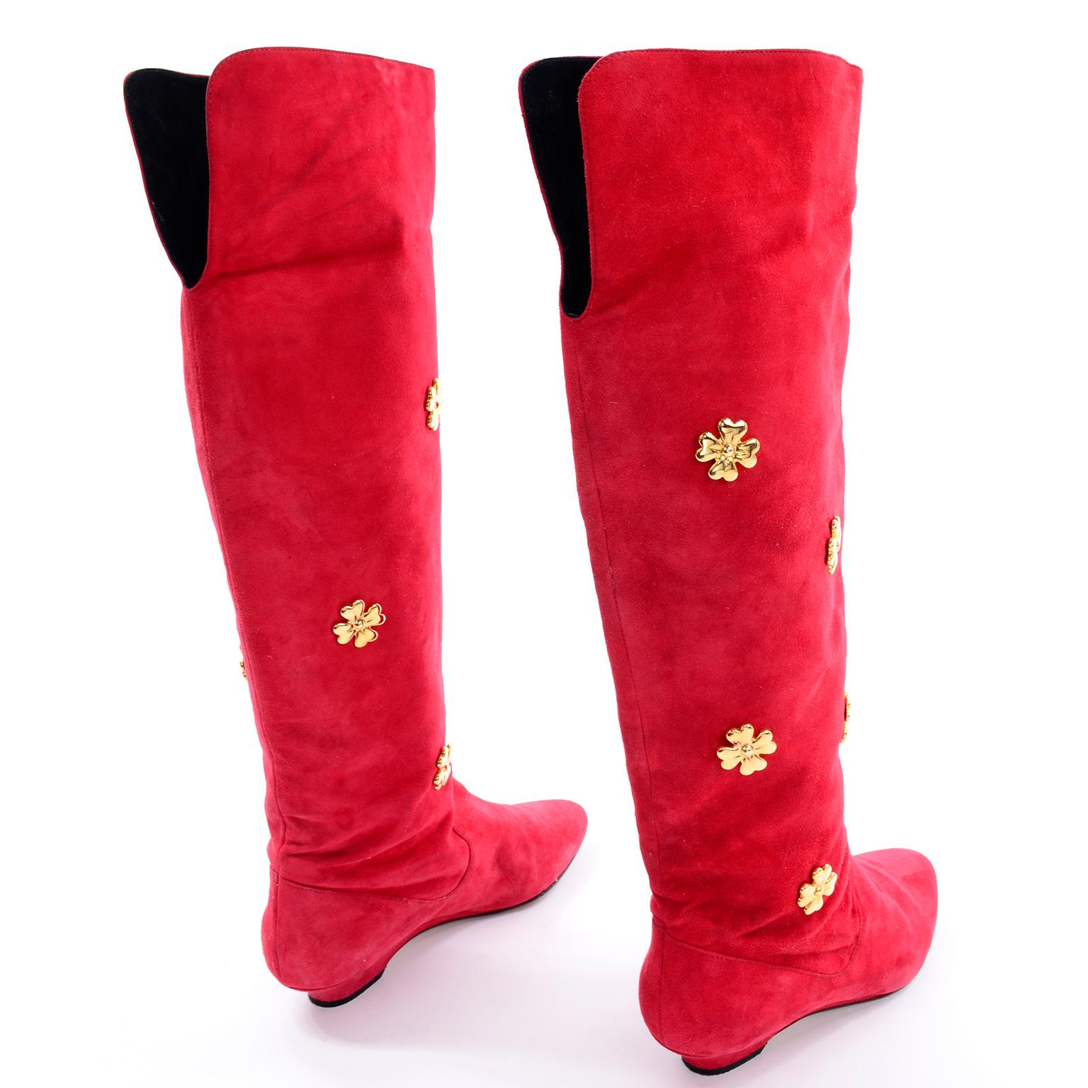 Vintage 1980s Escada Red Suede Boots With Gold Metal Clovers Size 37 In Good Condition In Portland, OR