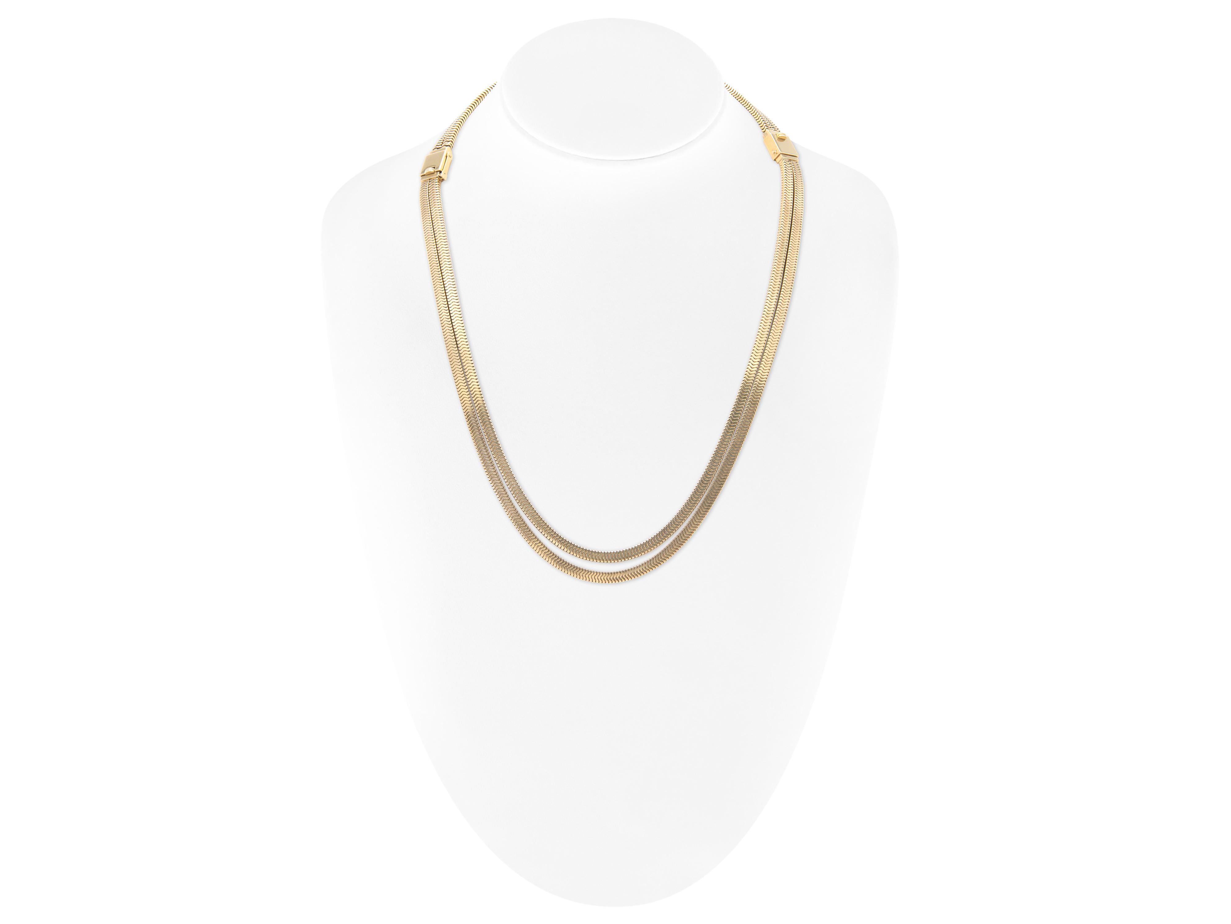 Fein ausgearbeitet in 14k.
Unterzeichnet von Forstner
Circa 1980er Jahre
Teilbar in eine kürzere Halskette und ein Armband.
Vollständige Halskette: 23 Zoll
Kurze Halskette: 15 Zoll
Armband: 8 Zoll