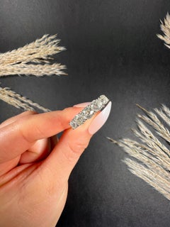 Vintage 1980er Jahre, Französischer Diamantring aus 18 Karat Weißgold, gestempelt, 1,75 Karat mit fünf Steinen