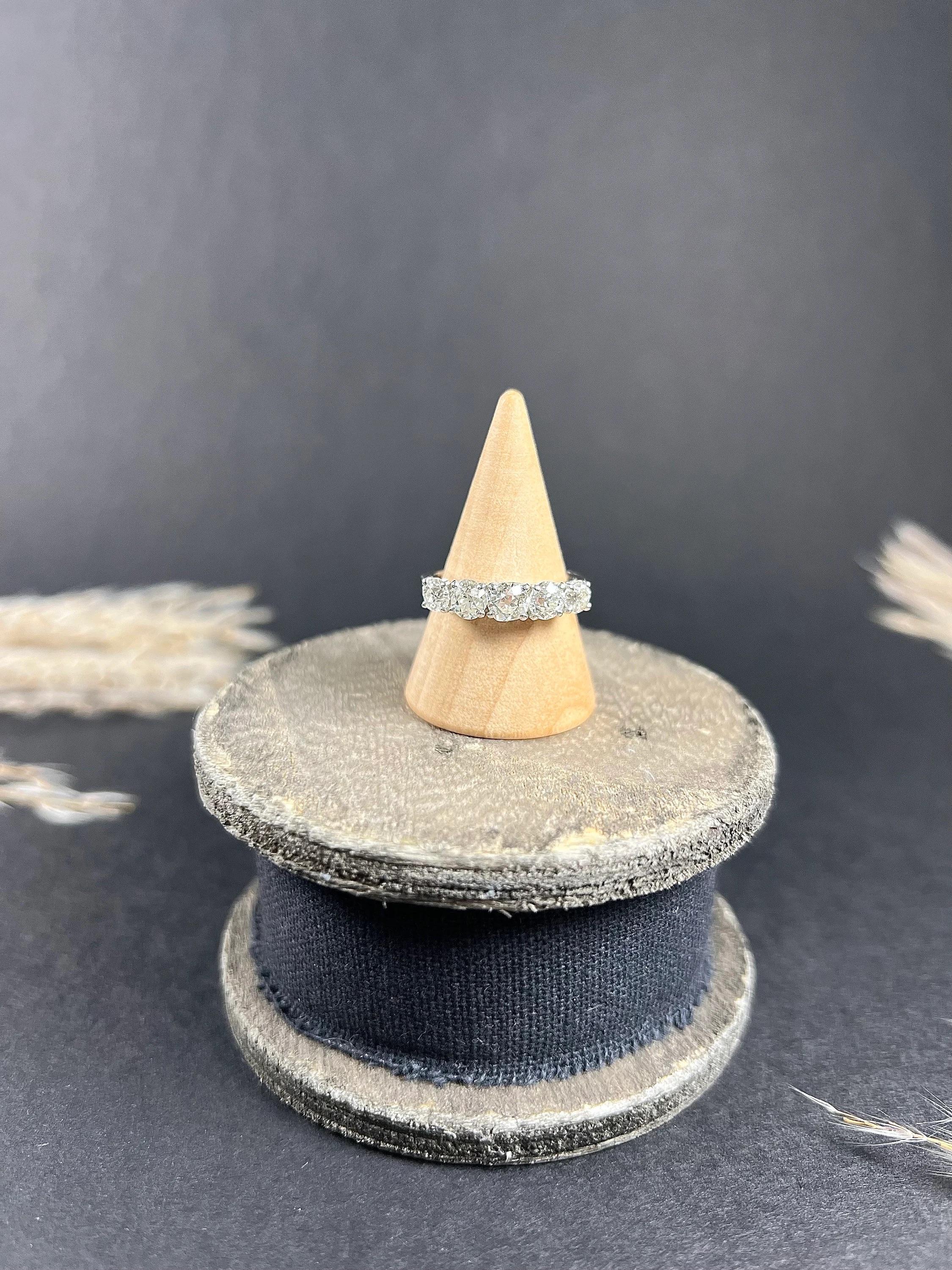 Women's or Men's Vintage 1980s, French 18ct White Gold Stamped, 1.75ct Five Stone Diamond Ring For Sale