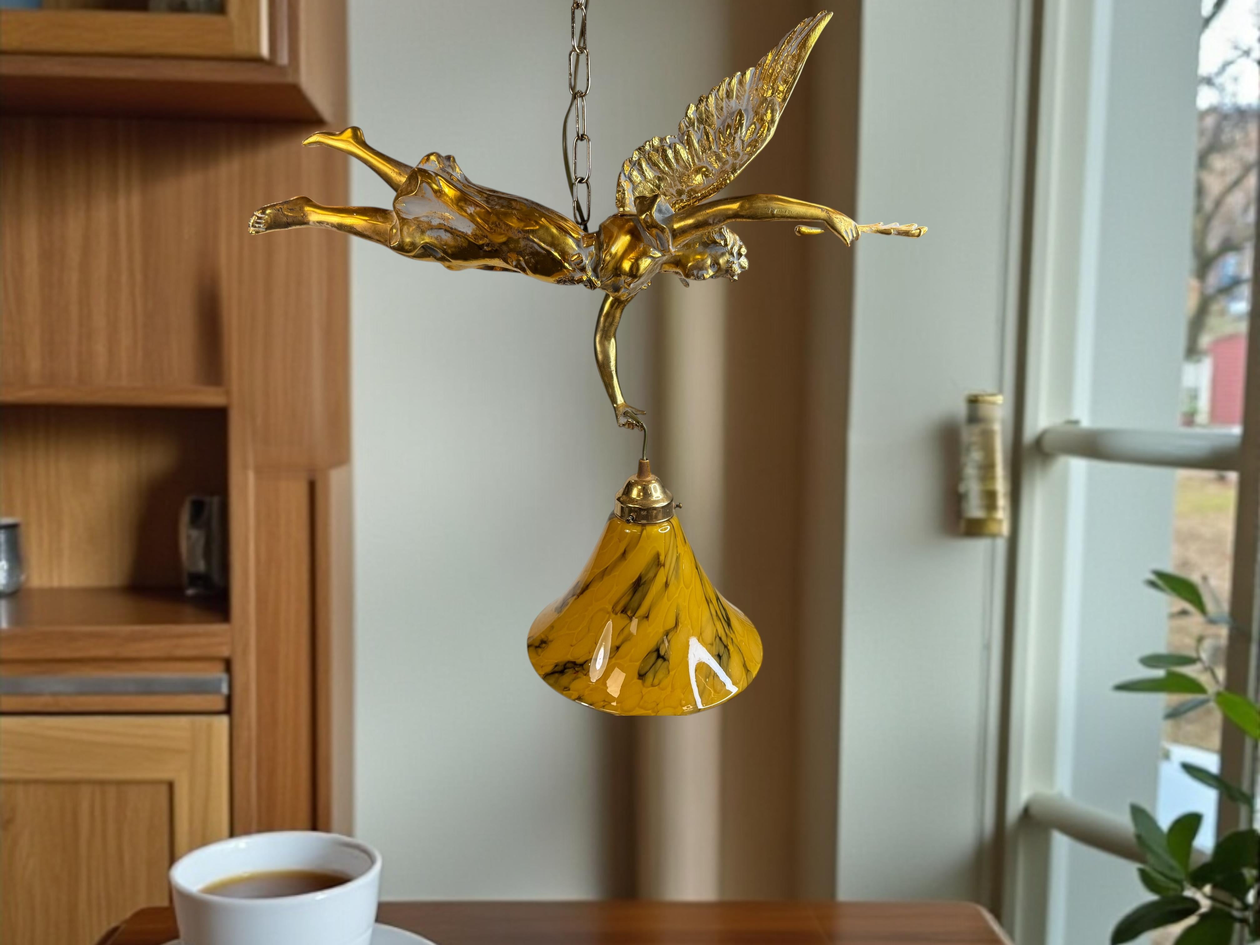 Lámpara colgante de araña francesa de los años 80 Vintage Winged Lady Angel Fairy Chandelier en venta 9