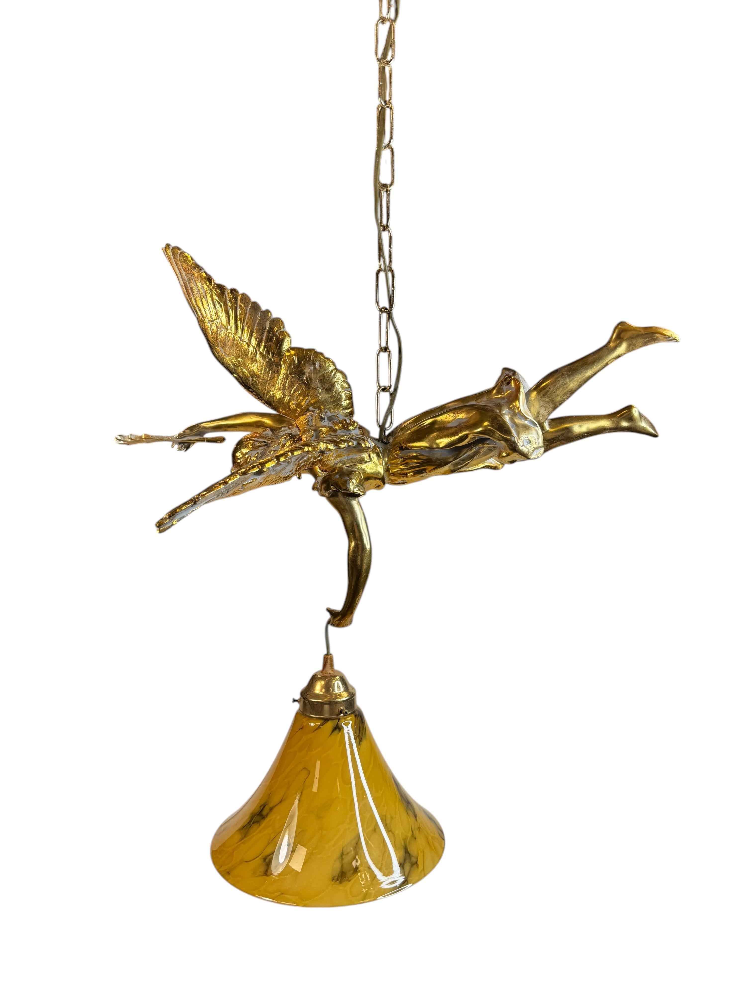 Lámpara colgante de araña francesa de los años 80 Vintage Winged Lady Angel Fairy Chandelier Francés en venta