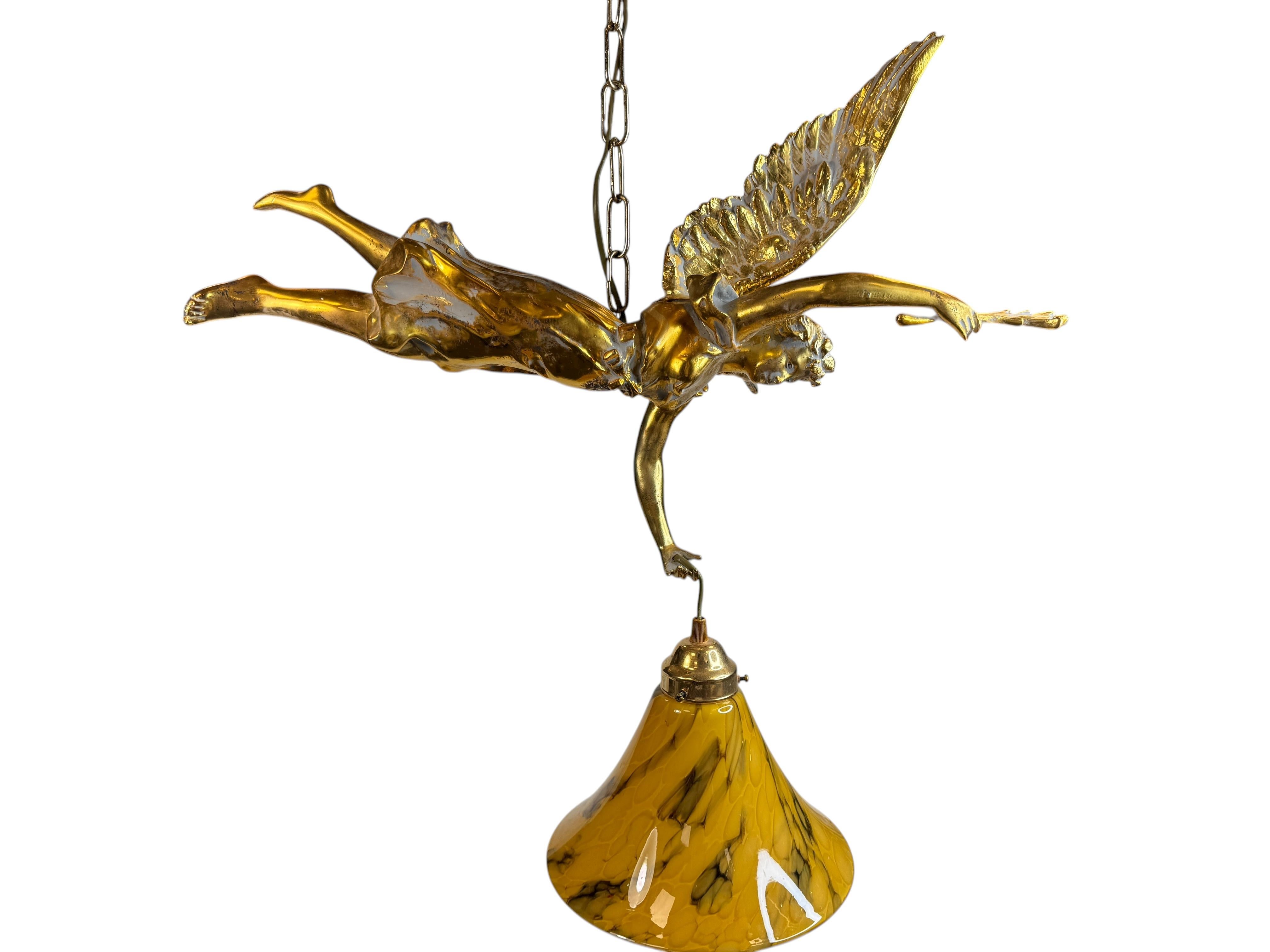 Lámpara colgante de araña francesa de los años 80 Vintage Winged Lady Angel Fairy Chandelier finales del siglo XX en venta