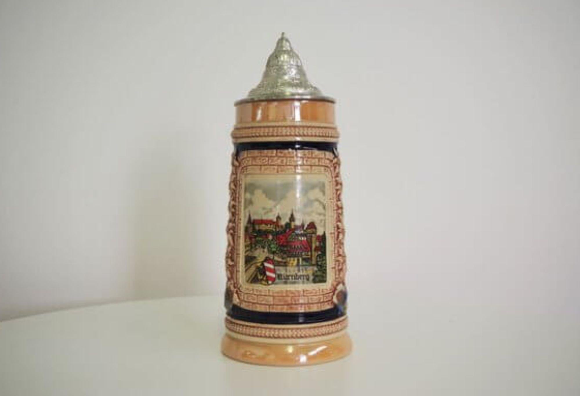 Vintage 1980s German Ceramic Beer Stein – Traditional Bavarian Design In condizioni buone in vendita a Manzano, IT