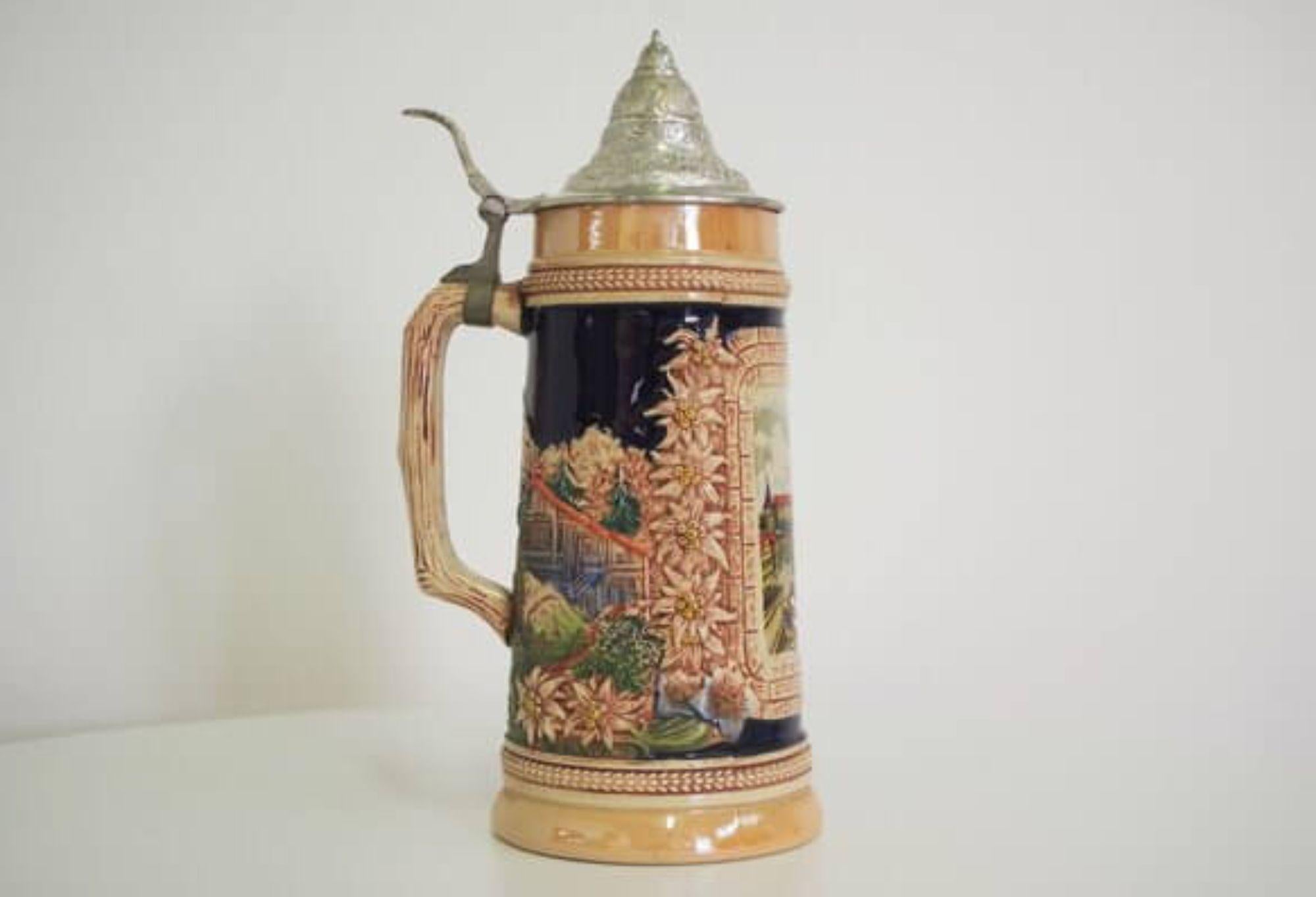 Late 20th Century Vintage 1980s German Ceramic Beer Stein – Traditional Bavarian Design in vendita