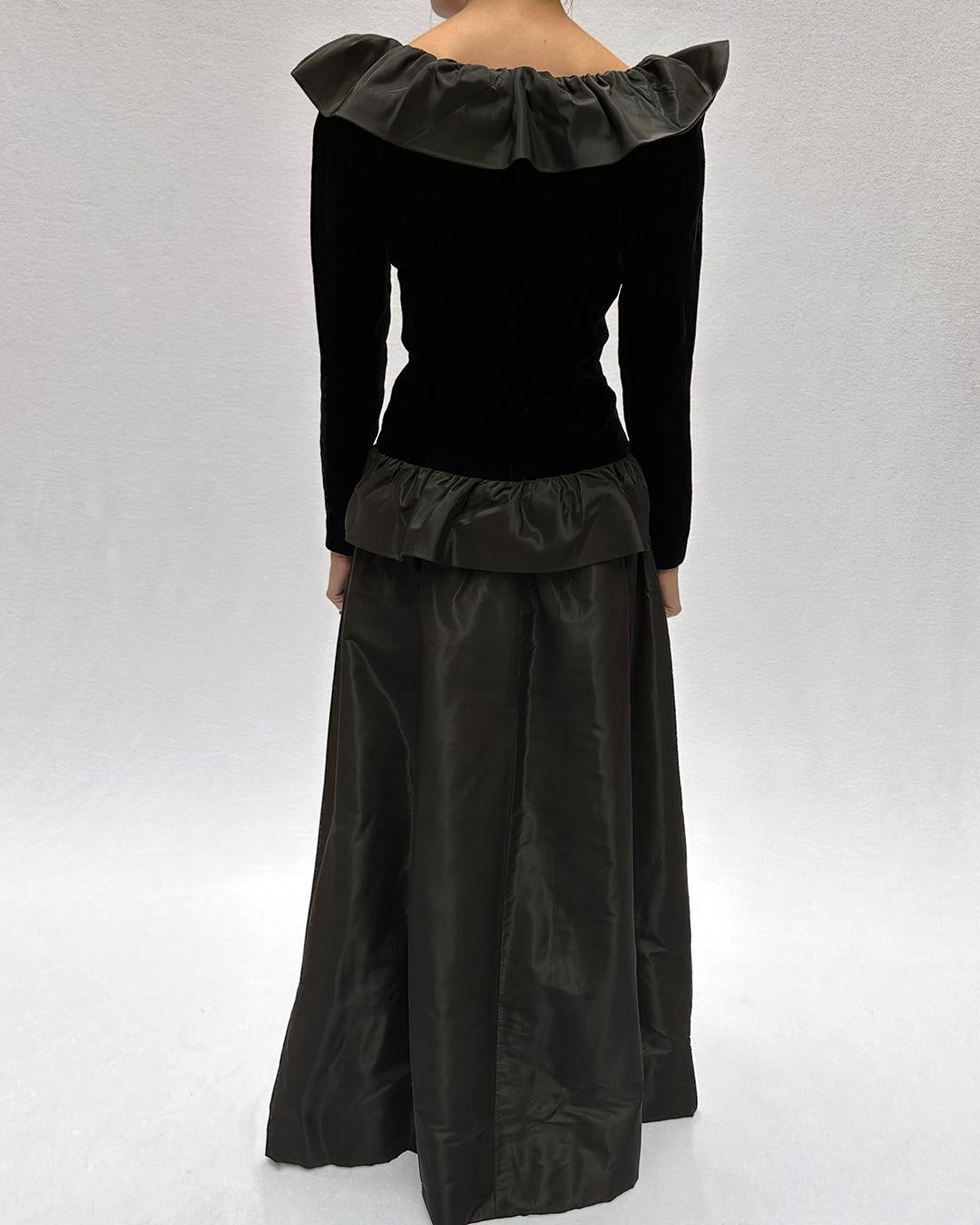Vintage 1980s Givenchy Couture Velvet Gown For Sale 4
