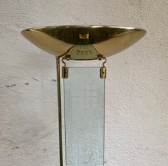 Lampada da terra alogena in vetro e ottone vintage degli anni '80
