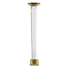 Lampada da terra alogena in vetro e ottone vintage degli anni '80