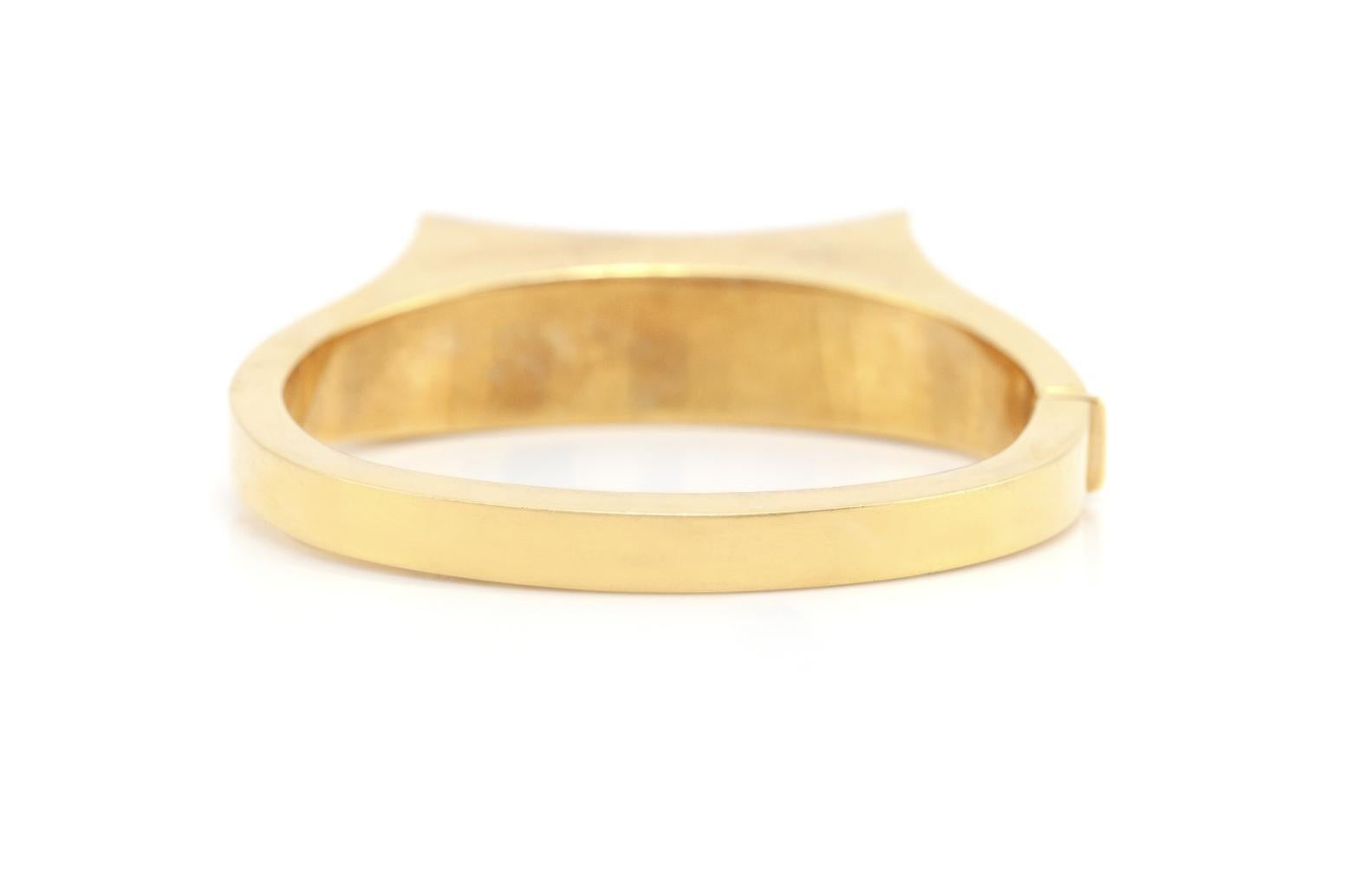 Brazalete abatible de oro vintage de los 80 con diamantes y zafiros Corte redondo en venta